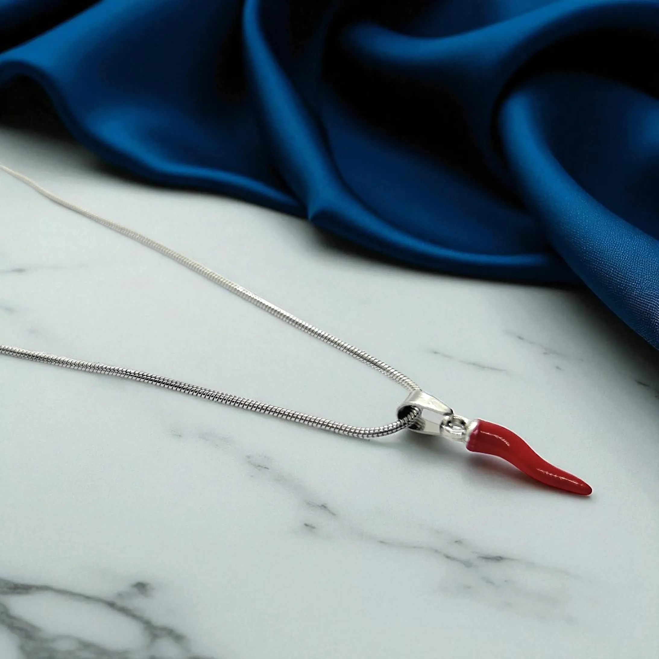 SiLo Bijoux Collana Donna Uomo Catena coda di Topo in Acciaio inox 316L con Ciondolo Corno Cornetto Rosso Peperoncino inossidabile anallergico (SILVER) - immagine 3