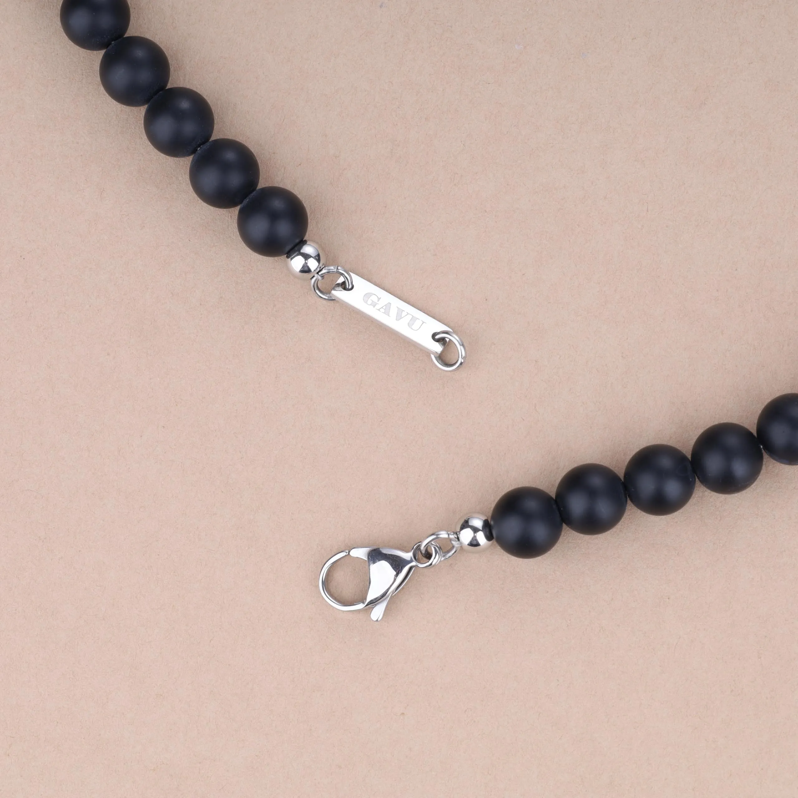 GAVU Collana Pietre Naturali e Cristalli da Uomo con Perline di Onice Opaco e Amuleto Fleur de Lis 65cm - immagine 5