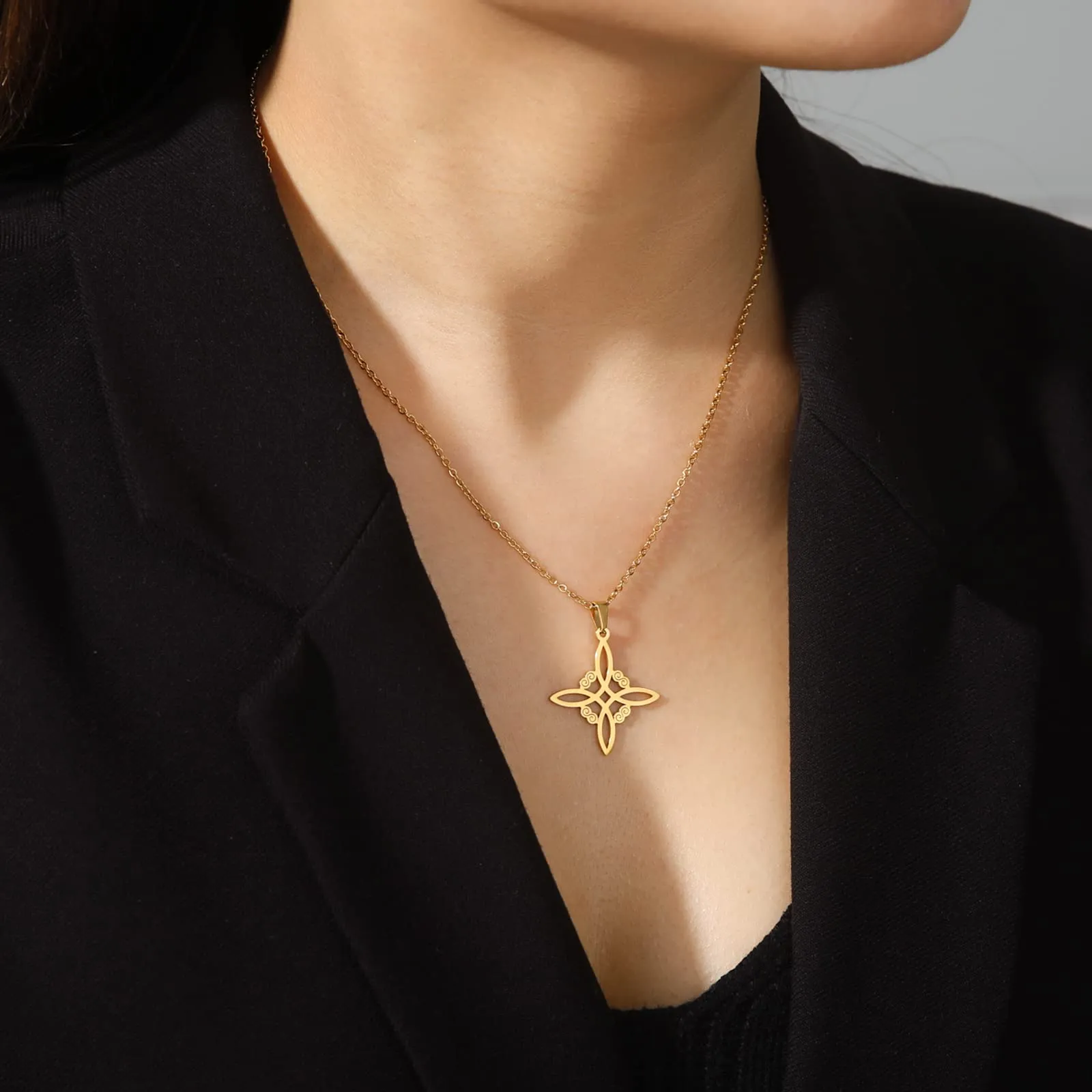 unift Collana di Nodi Delle Streghe per le Donne in Acciaio Inox Irlandese a 4 Punte Ciondolo Nodo Celtico Moda Charm Magick Gioielli (Oro 4) - immagine 2