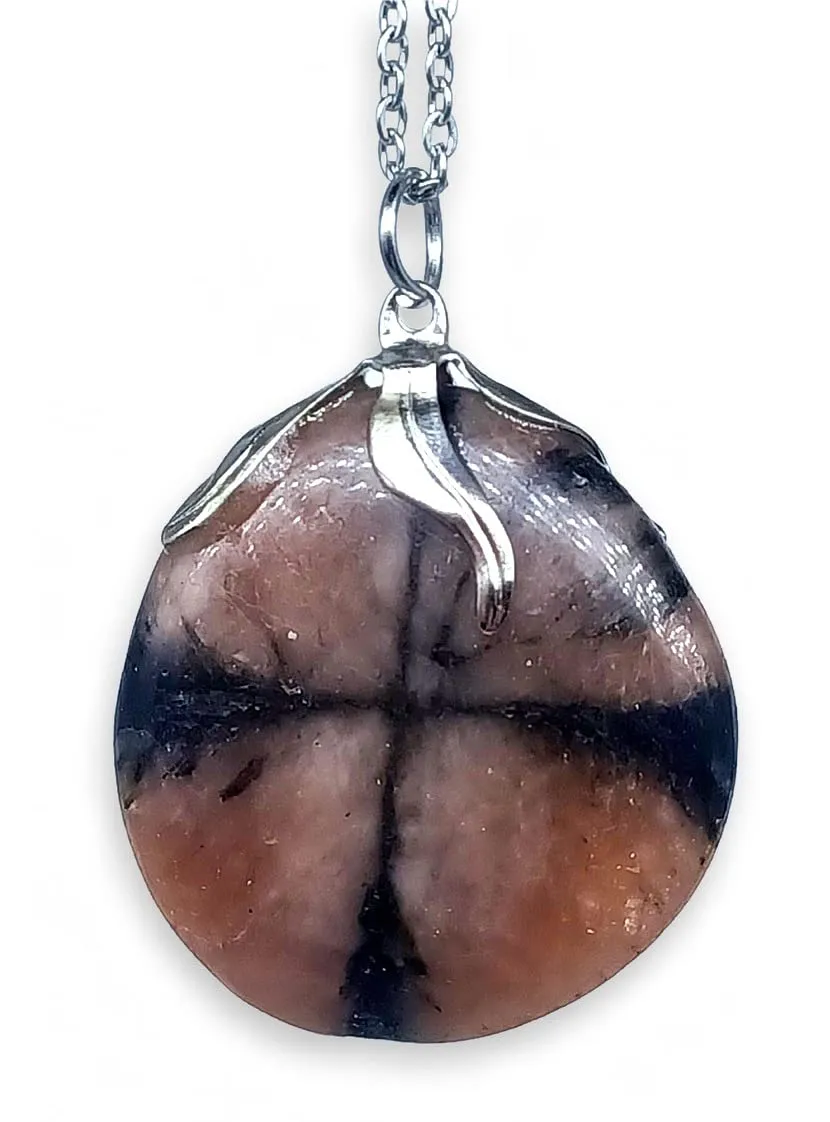 TENET - Ciondolo pendente con pietra dura vera minerale e catenina in acciaio insossidabile (CHIASTOLITE) - immagine 1