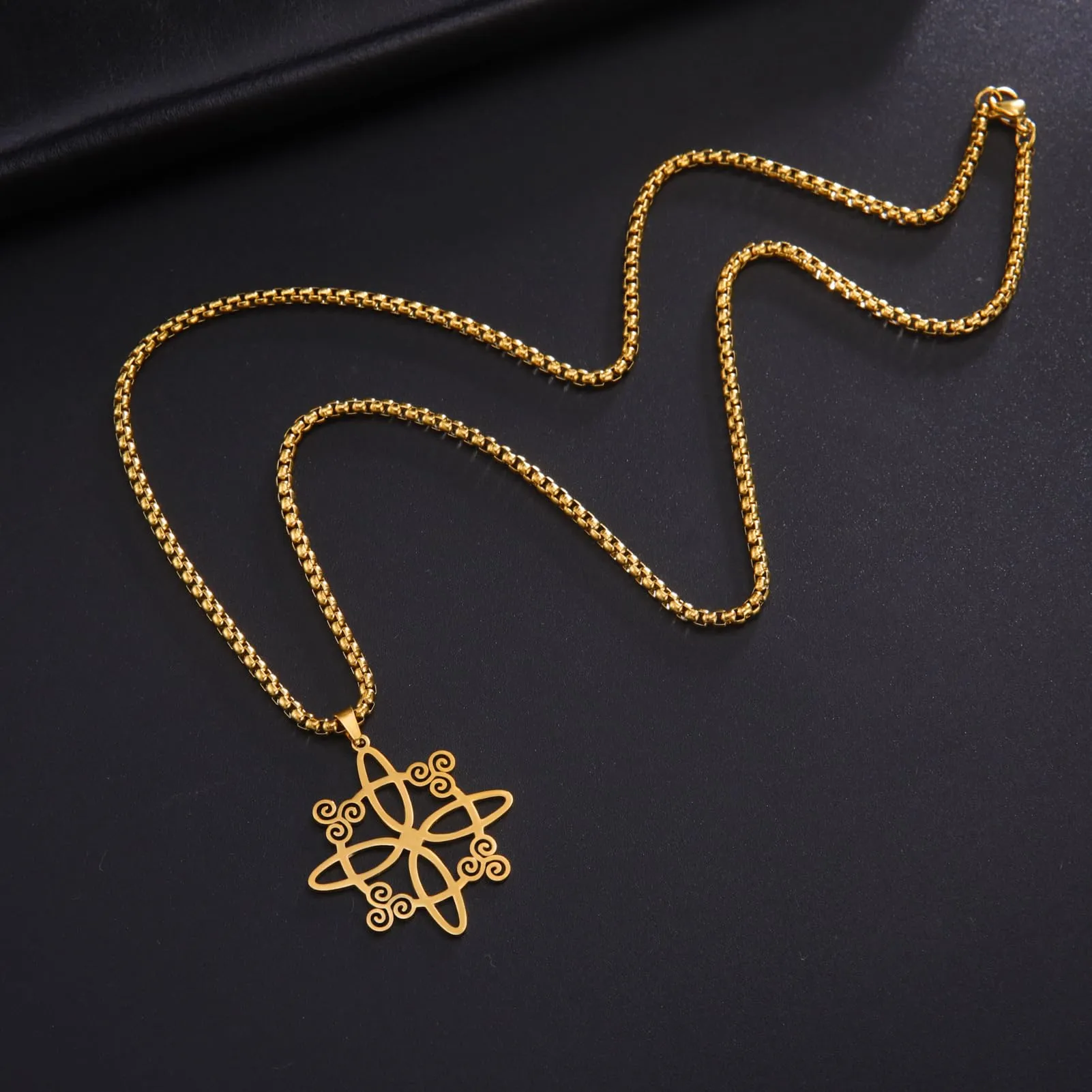unift Collana di Nodi Delle Streghe per le Donne in Acciaio Inox Irlandese a 4 Punte Ciondolo Nodo Celtico Moda Charm Magick Gioielli (Oro 6) - immagine 4