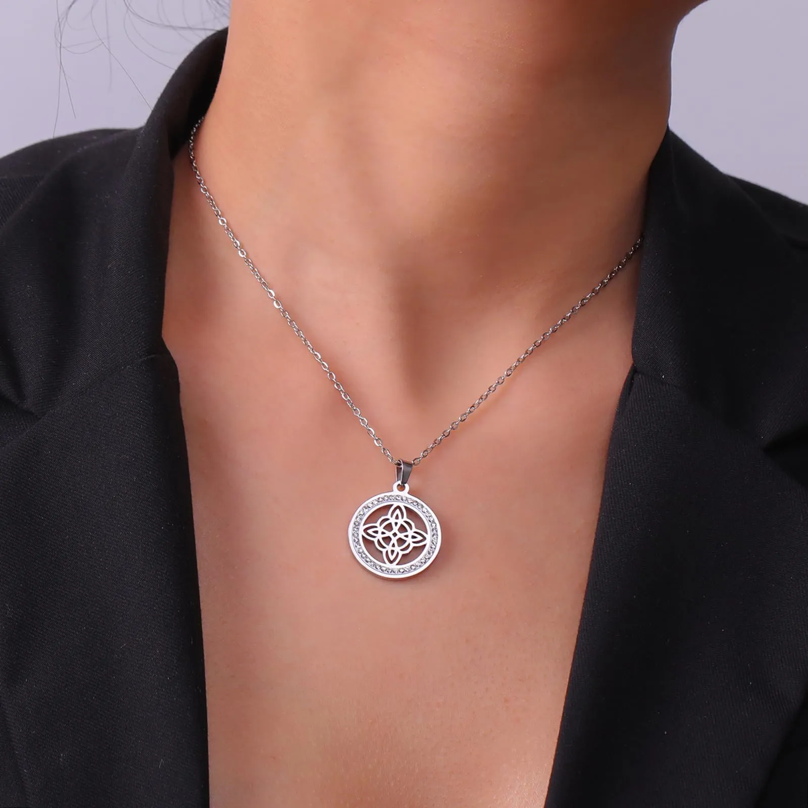 unift Collana di Nodi Delle Streghe per le Donne in Acciaio Inox Irlandese a 4 Punte Ciondolo Nodo Celtico Moda Charm Magick Gioielli (Argento 8) - immagine 2
