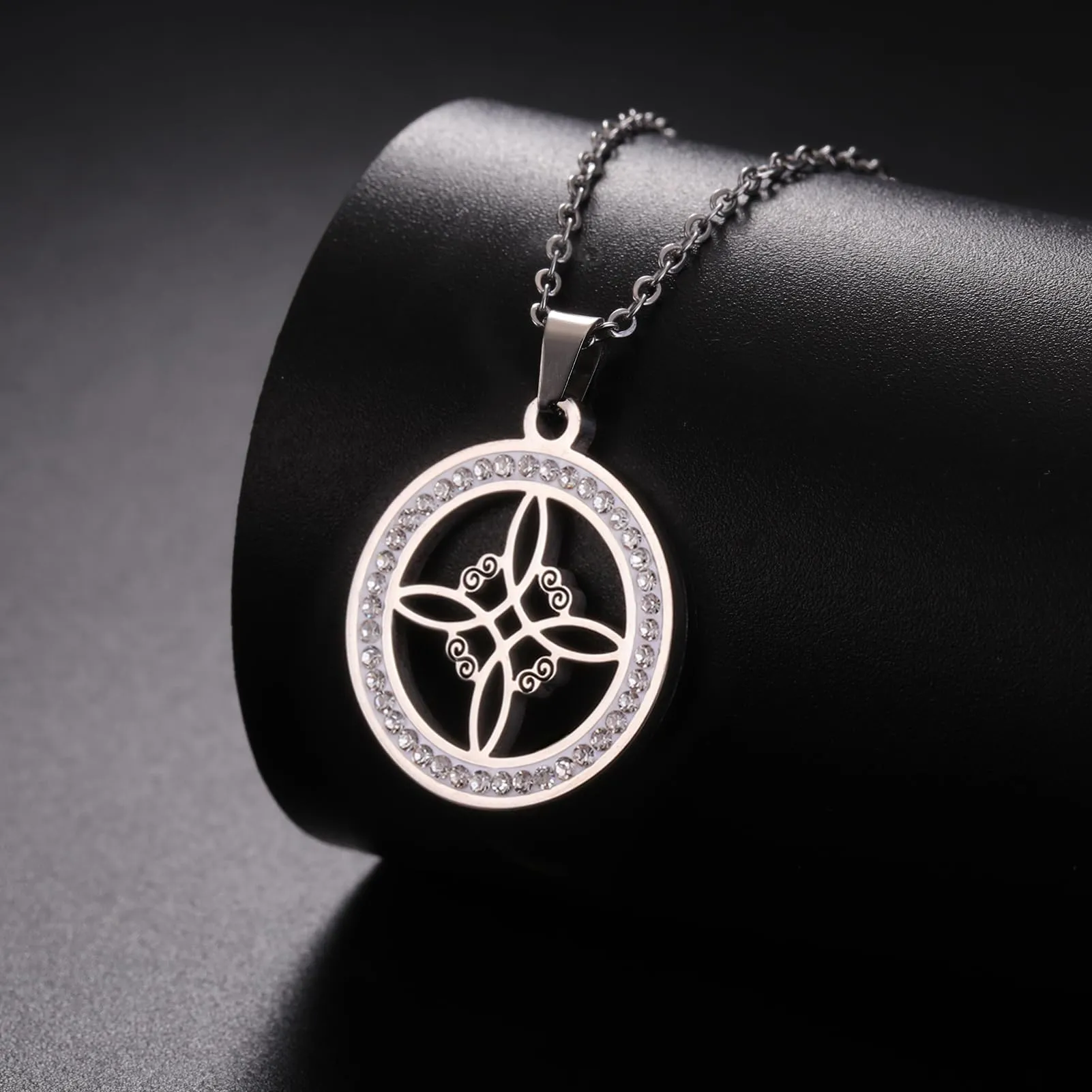unift Collana di Nodi Delle Streghe per le Donne in Acciaio Inox Irlandese a 4 Punte Ciondolo Nodo Celtico Moda Charm Magick Gioielli (Argento 8) - immagine 3