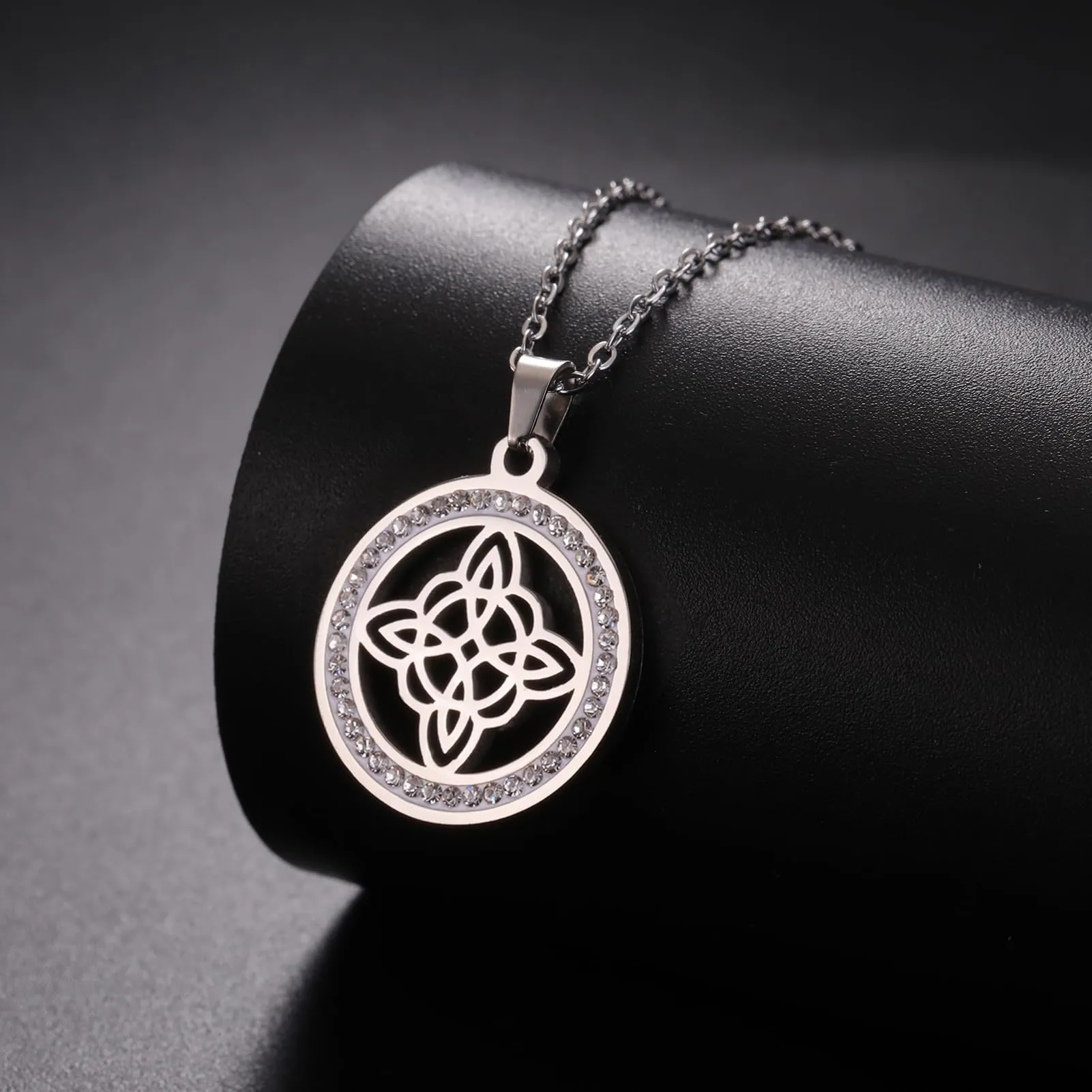 unift Collana di Nodi Delle Streghe per le Donne in Acciaio Inox Irlandese a 4 Punte Ciondolo Nodo Celtico Moda Charm Magick Gioielli (Argento 9) - immagine 3