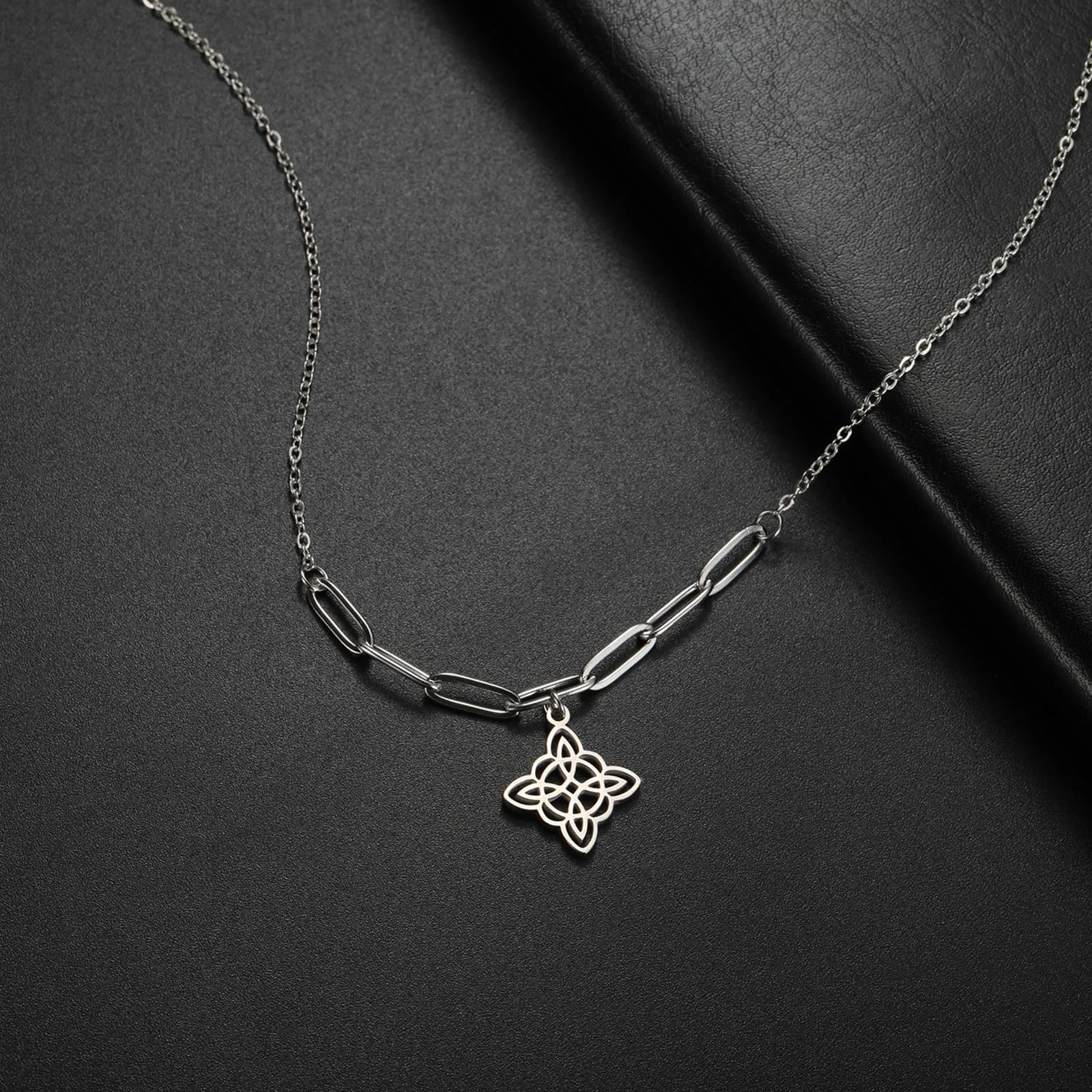 unift Collana di Nodi Delle Streghe per le Donne in Acciaio Inox Irlandese a 4 Punte Ciondolo Nodo Celtico Moda Charm Magick Gioielli (Argento 10) - immagine 3