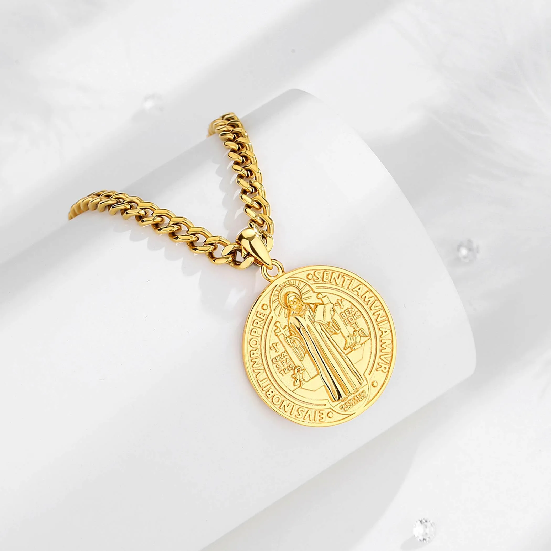 AEONSLOVE Medaglia di San Benedetto Argento 925 Uomo Donna Collana Croce di San Benedetto Ciondolo Amuleto di Protezione Cattolico Cristiani Gioielli Religiosi (oro) - immagine 2