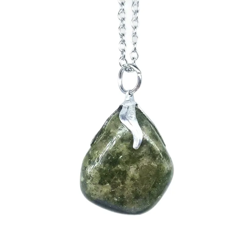 TENET - Ciondolo pendente con pietra dura vera minerale e catenina in acciaio inossidabile (EPIDOTO) - immagine 1