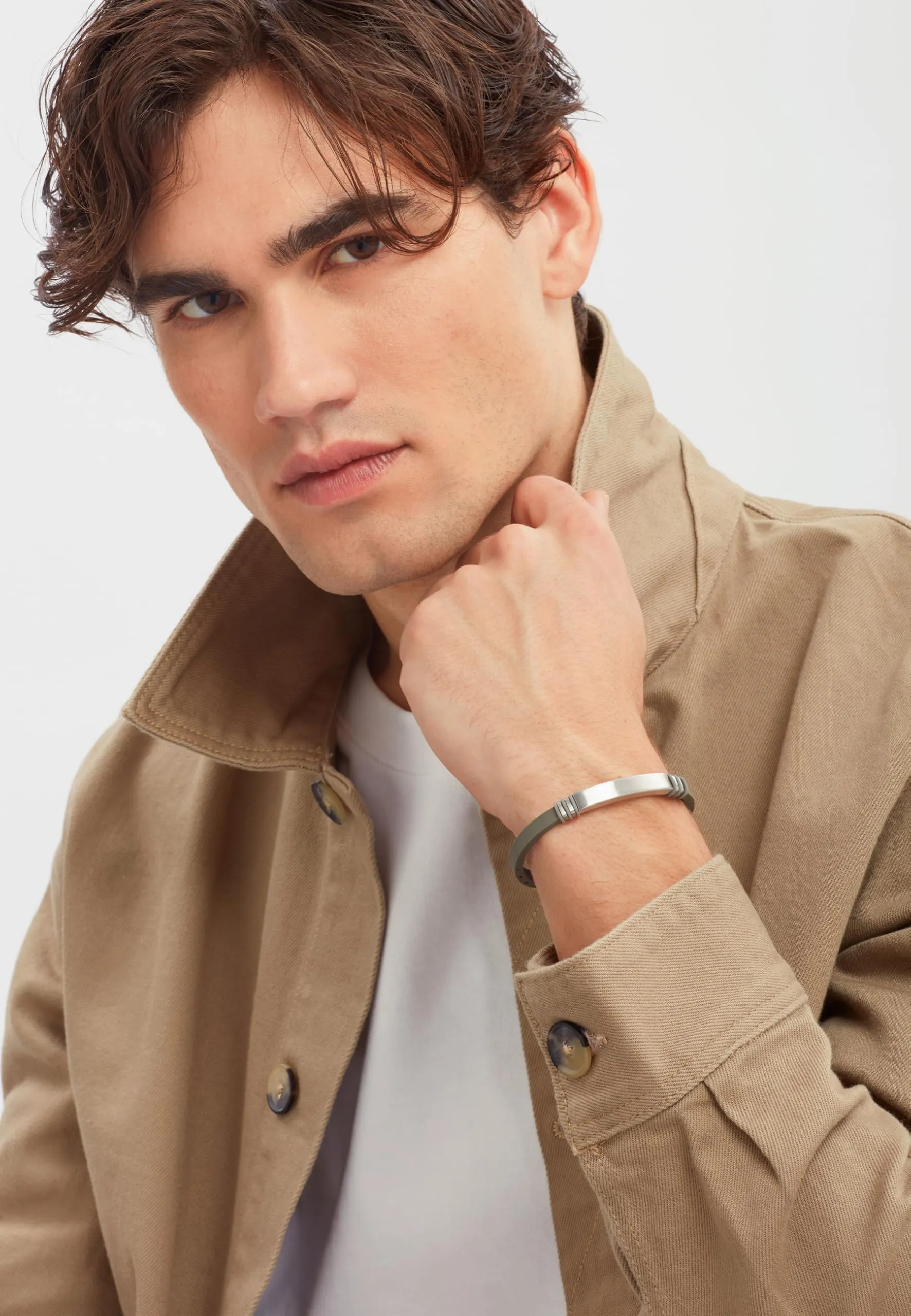 Breil, Collezione Light Cuff, Bracciale da Uomo in Acciaio Satinato e Silicone Nero, Chiusura a Pulsante, Regolabile, Lunghezza 22 cm, Dimensioni Regolabili fino a 17 cm - immagine 4