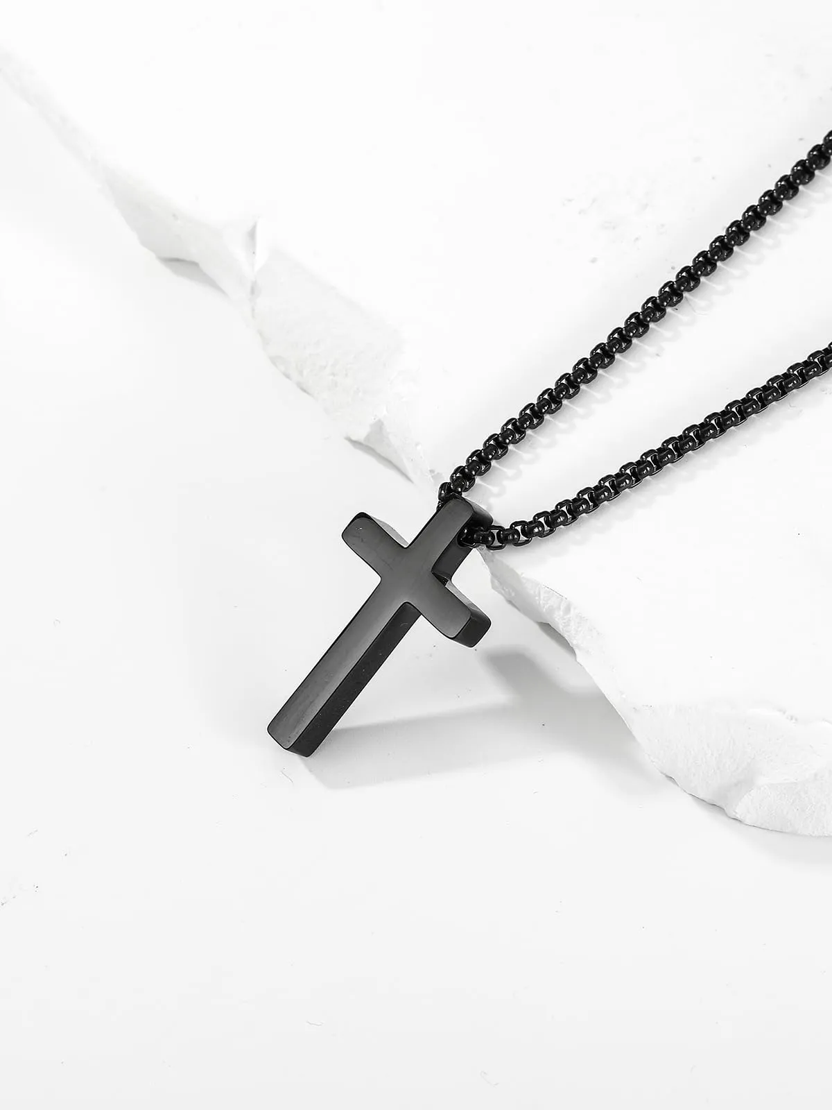 Aretas Collana Crocifisso e Croce d'Acciaio Inossidabile e Nero per Uomini e Ragazzi. È una Collana con Croce Appendiabiti e la Lunghezza della Collana è di 55 Centimetri. - immagine 3