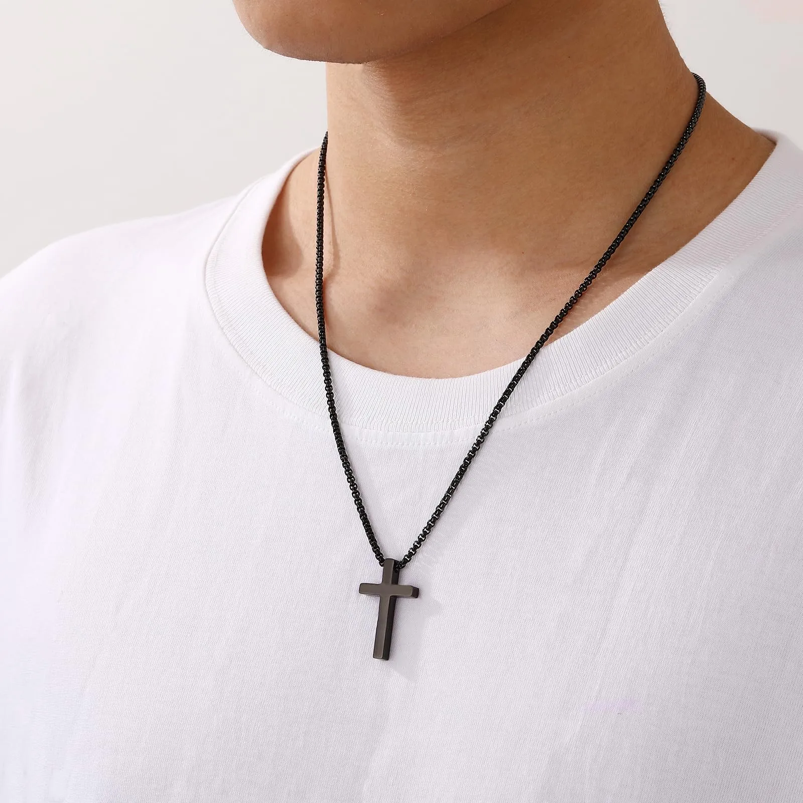 Aretas Collana Crocifisso e Croce d'Acciaio Inossidabile e Nero per Uomini e Ragazzi. Croce da 1,2 x 0,7 Pollici, Catena a Grano di 16 Pollici, Lunghezza Totale di 50 Centimetri - immagine 2