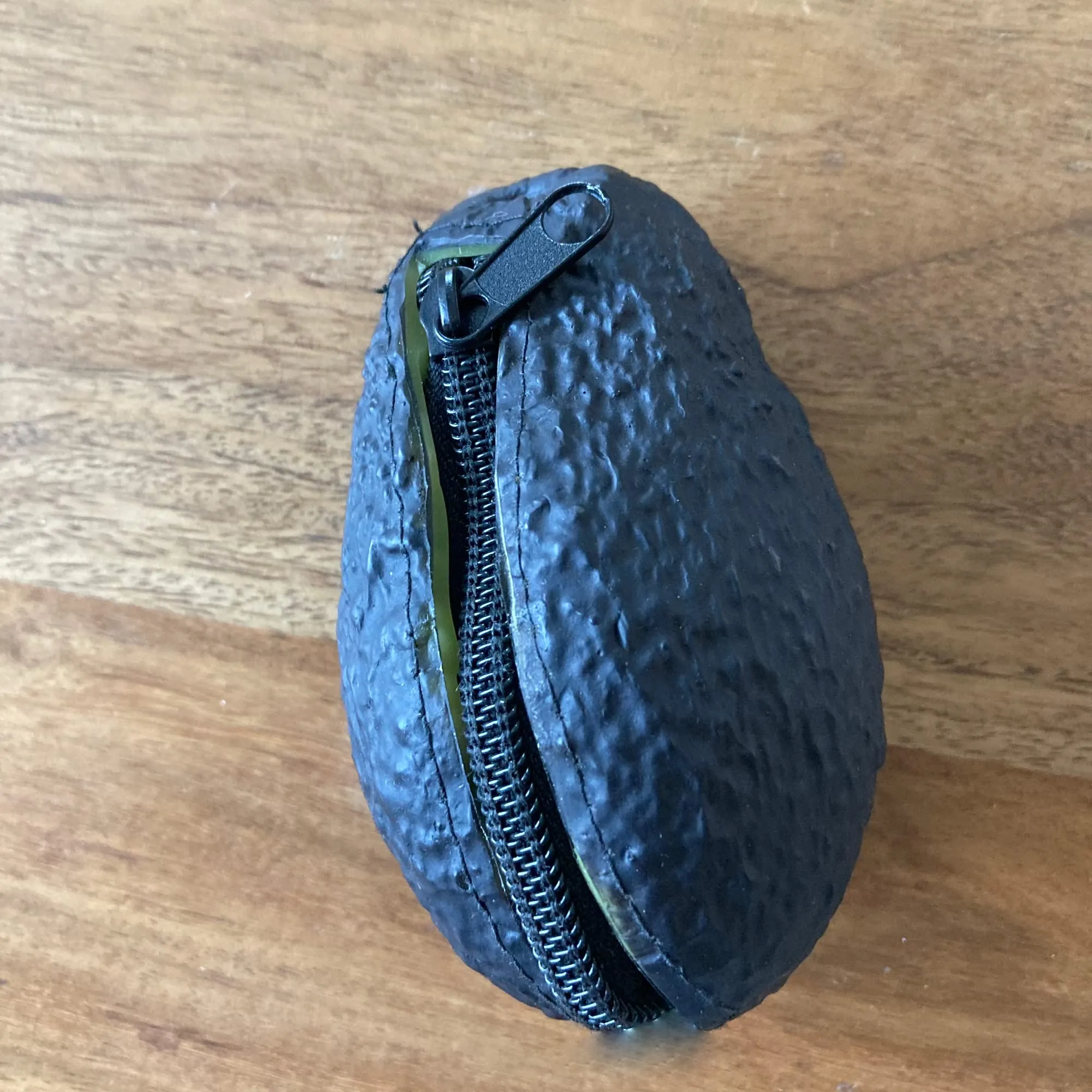 Portamonete Avocado, Sacchetto in Silicone Realistico - Decorazione e Regalo Originale - immagine 4
