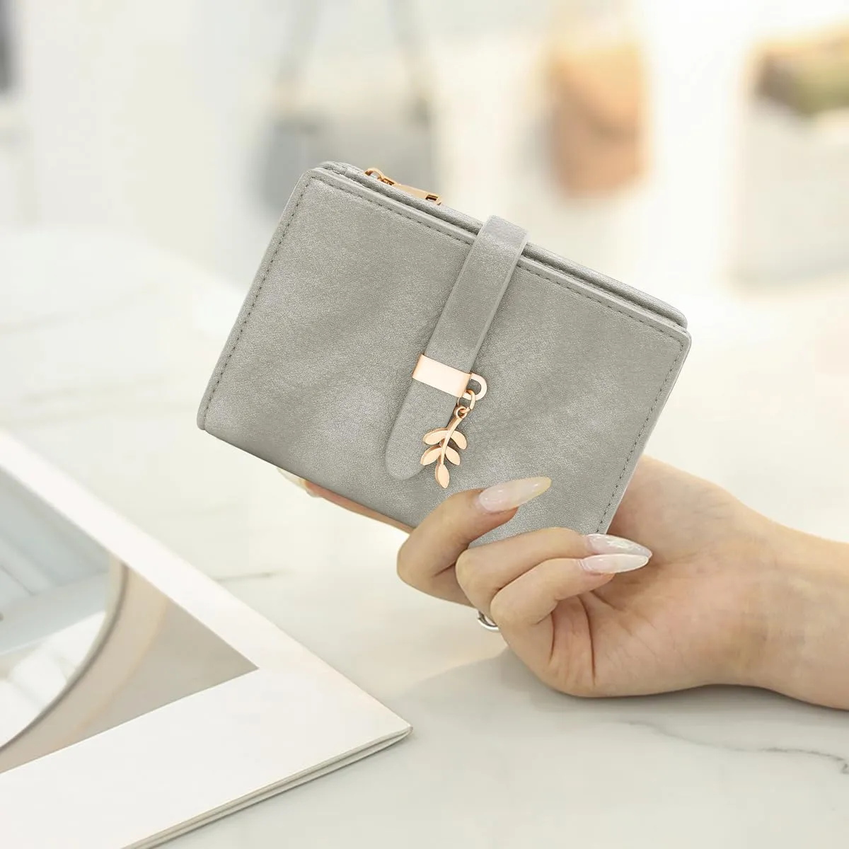 GOUNNU Portafoglio Donna Piccolo Portafogli Pelle PU RFID Blocco Slim Formato Corto Portamonete per donna con 17 Porta Carta di Credito Cerniera (Grigio) - immagine 3