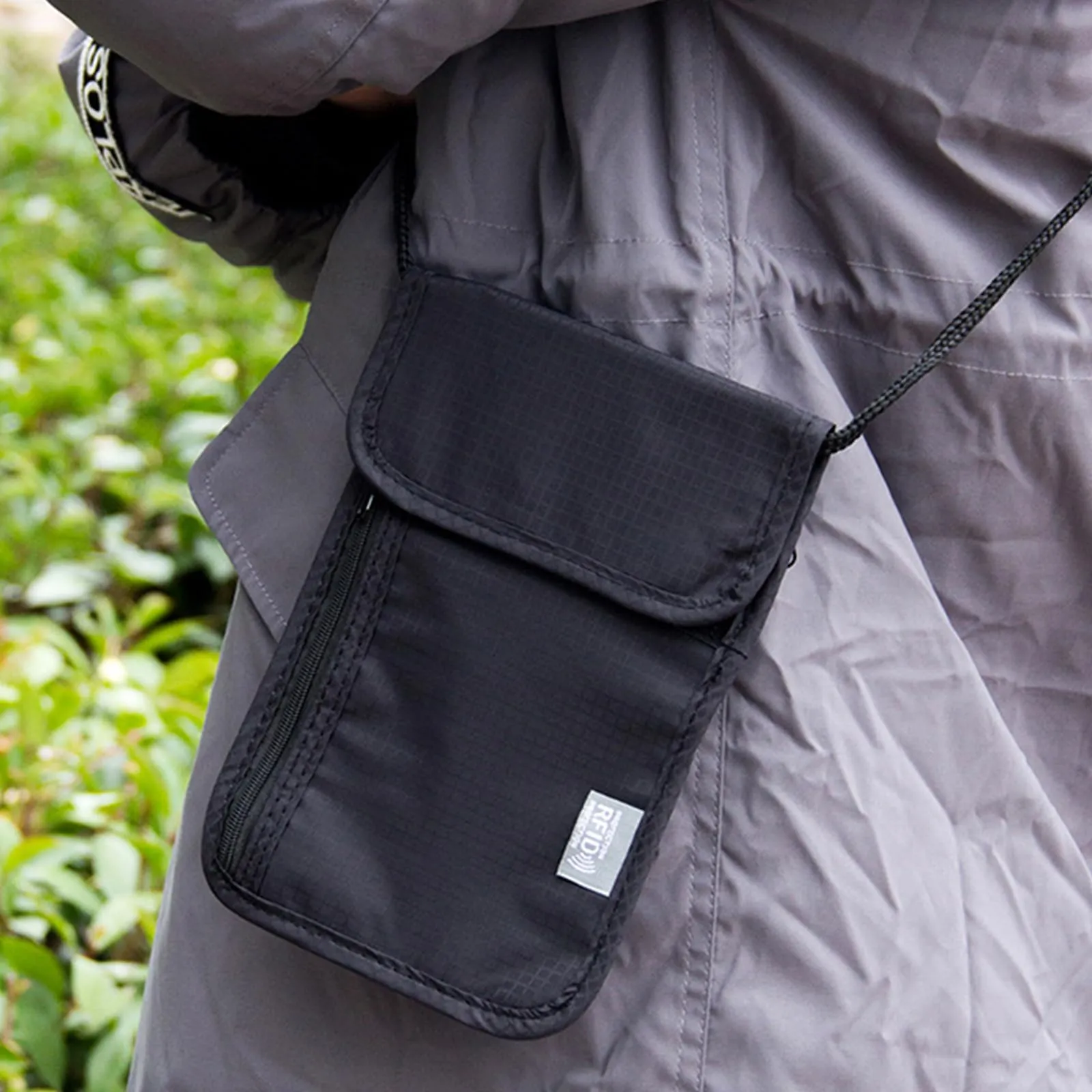 AMSGANK Portadocumenti da Collo Nero, Porta Passaporto da Viaggio Borsello da Viaggio Uomo e Donna con Protettive RFID per Contante, Carte di Credito, Passaporti, Cellulari - immagine 4