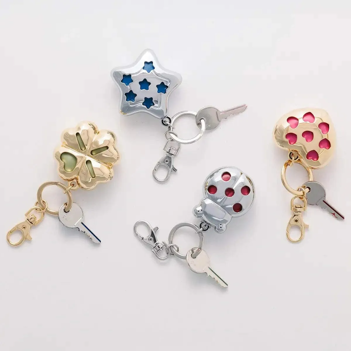 THUN - Portachiavi profumato quadrifoglio - mettalo - Collezione Profumazioni - 12 cm con catena 4 cm icona - immagine 2