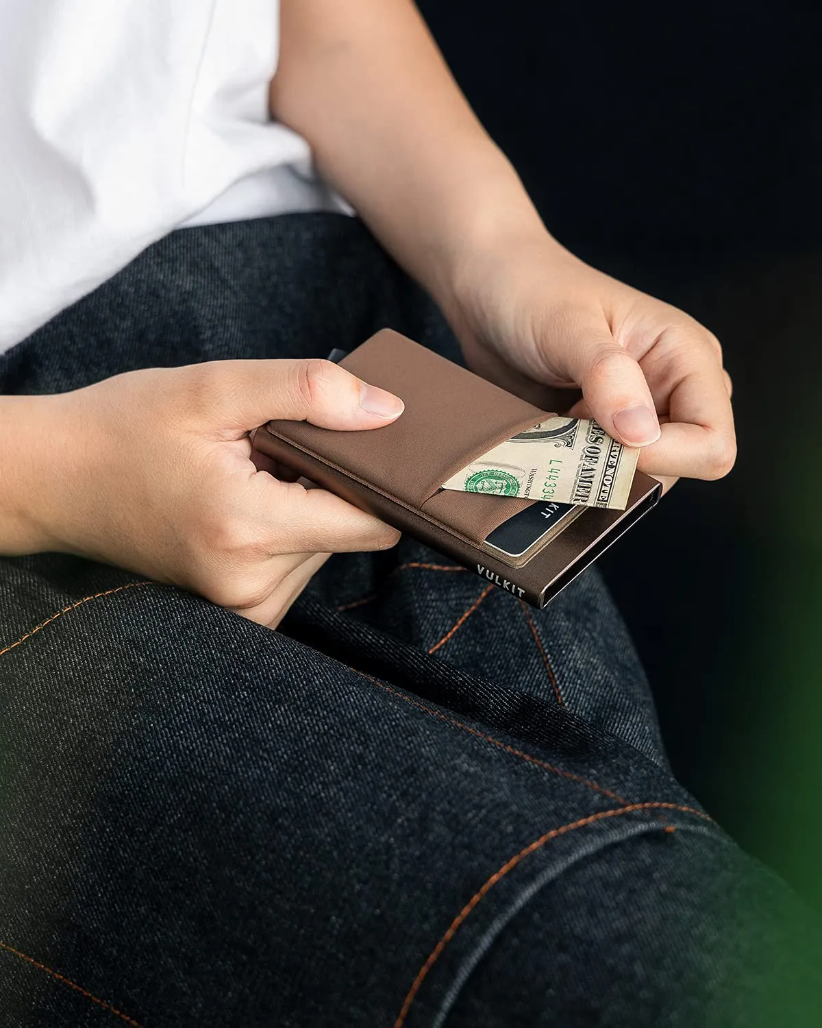VULKIT Porta Carte di Credito Uomo o Donna Schermato RFID Pop-Up Portafoglio Uomo Slim Porta Tessere Metallo Rigido con Tasca Elastica, Grigio Nichel - immagine 4