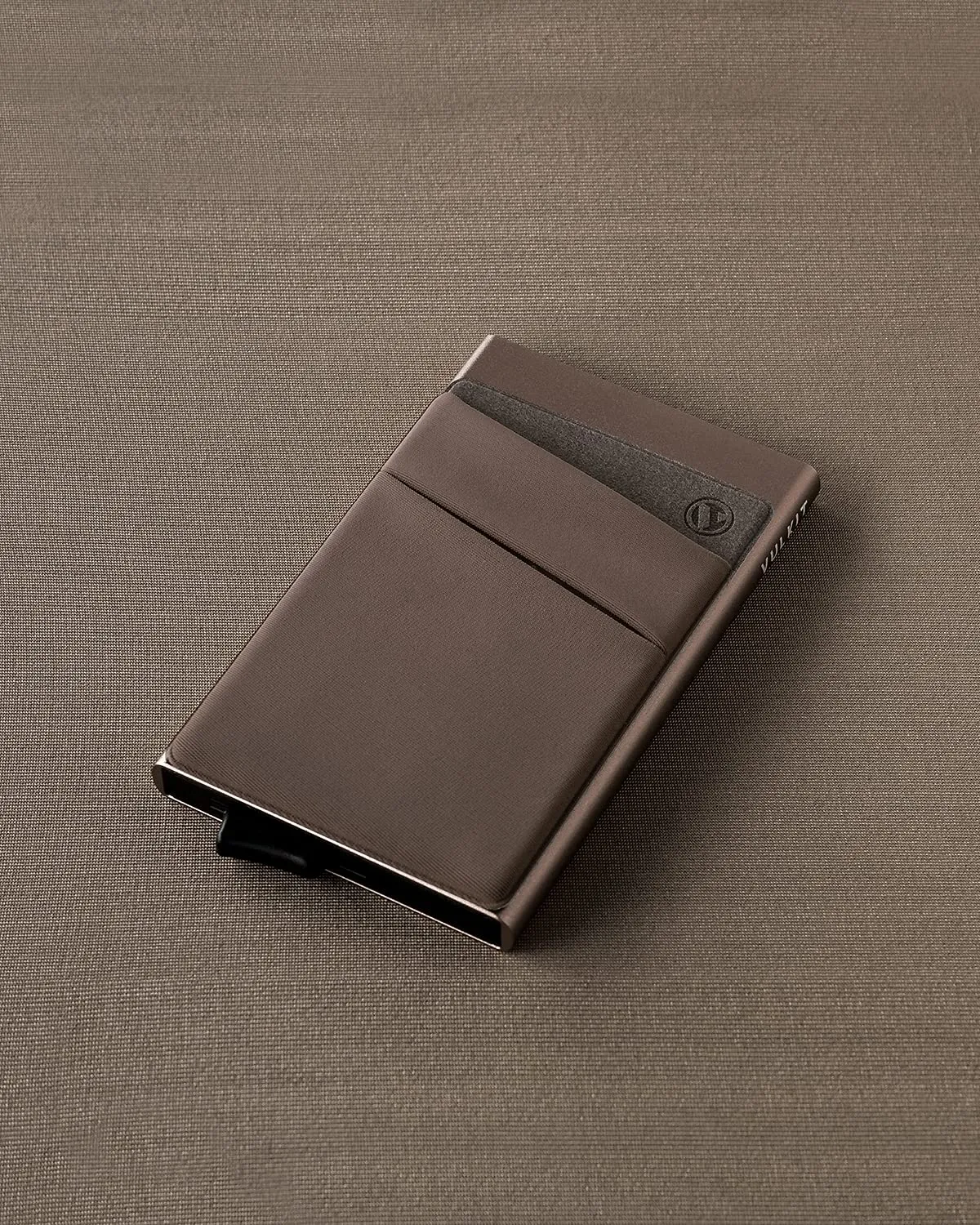 VULKIT Porta Carte di Credito Uomo o Donna Schermato RFID Pop-Up Portafoglio Uomo Slim Porta Tessere Metallo Rigido con Tasca Elastica, Grigio Nichel - immagine 5