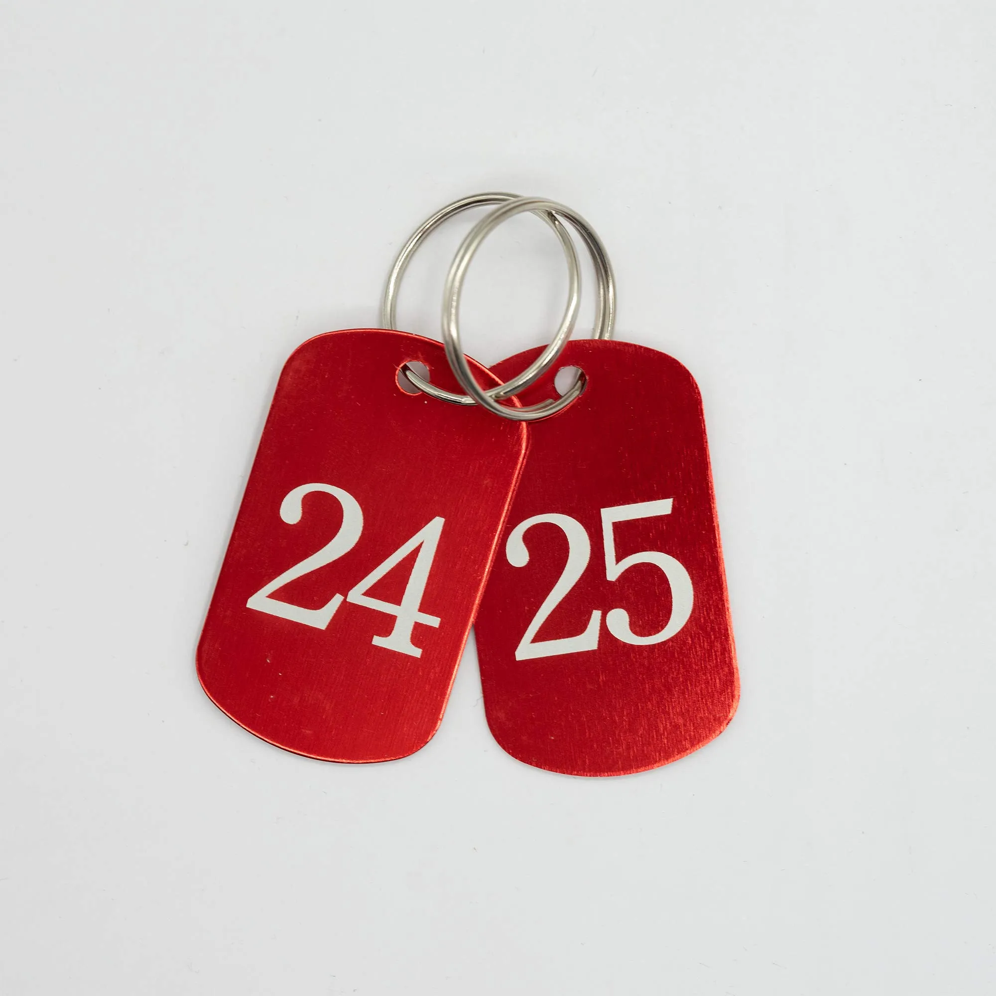 Medagliette con numeri incisi, medagliette identificative, in alluminio, con anello portachiavi (1-25, rosso) - immagine 4