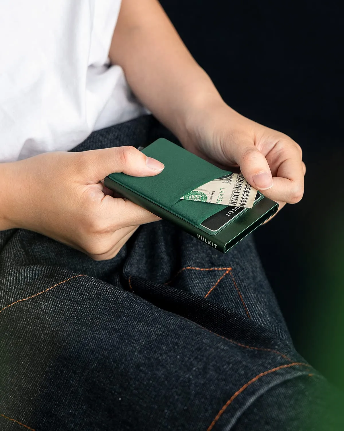VULKIT Porta Carte di Credito Uomo o Donna Schermato RFID Pop-Up Portafoglio Uomo Slim Porta Tessere Metallo Rigido con Tasca Elastica, Verde Oliva - immagine 4