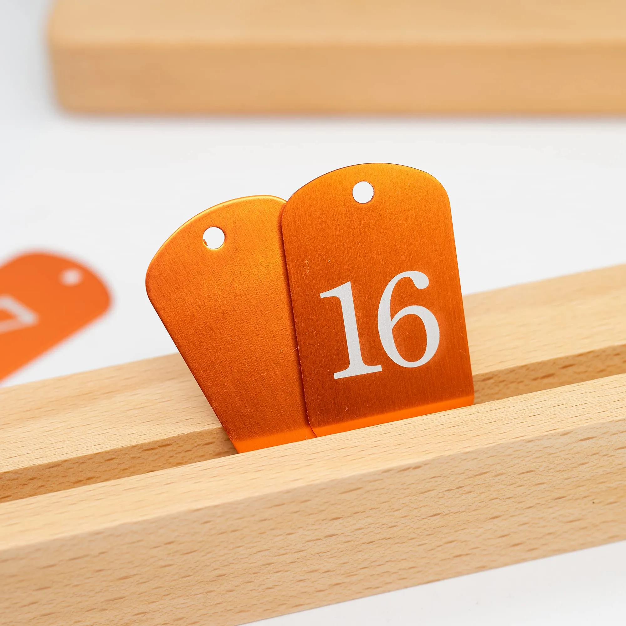 StayMax Medagliette con numeri incisi, identificative in alluminio, arancione (1-10, 1 unità) - immagine 5
