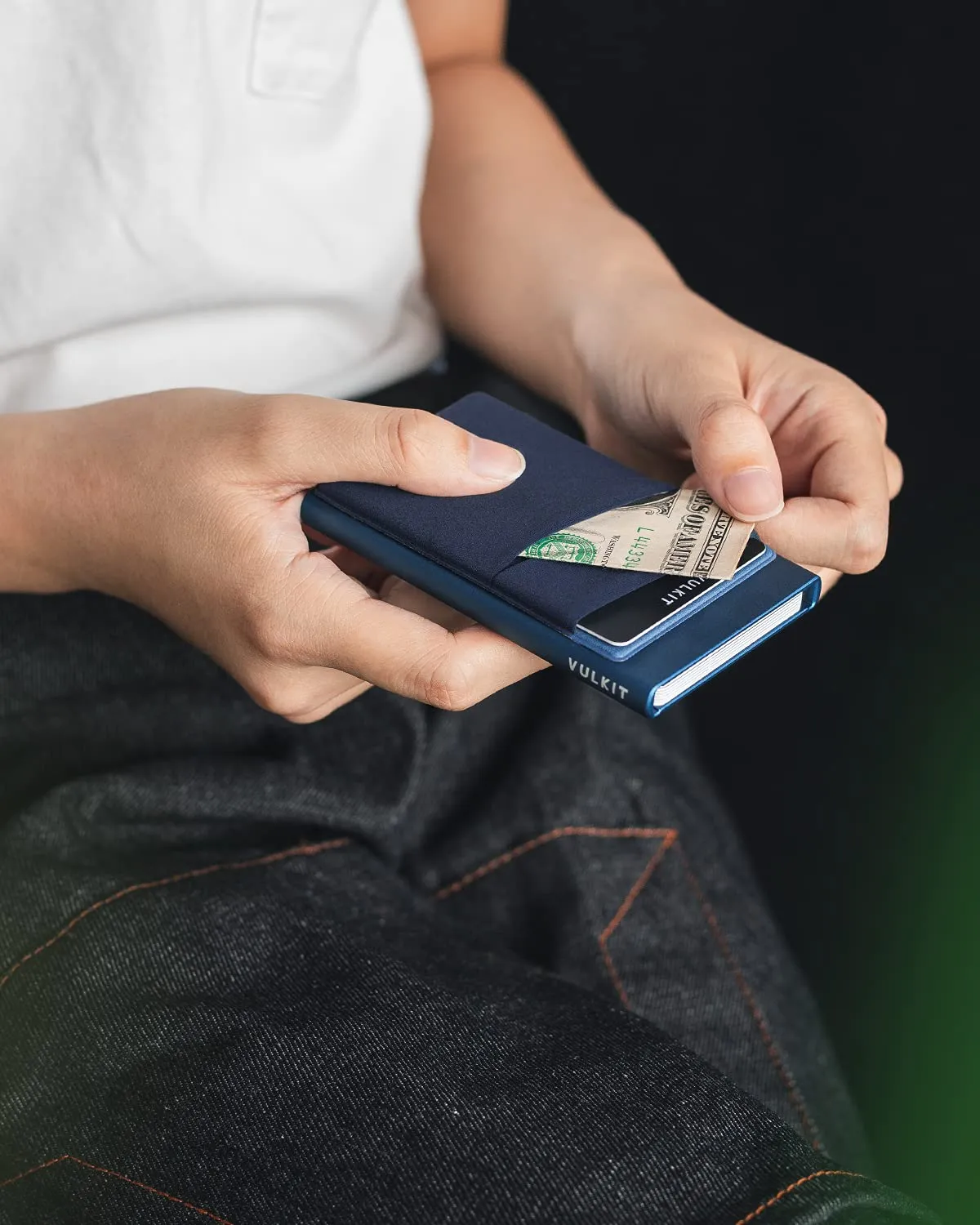 VULKIT Porta Carte di Credito Uomo o Donna Schermato RFID Pop-Up Portafoglio Uomo Slim Porta Tessere Metallo Rigido con Tasca Elastica, Indaco - immagine 4