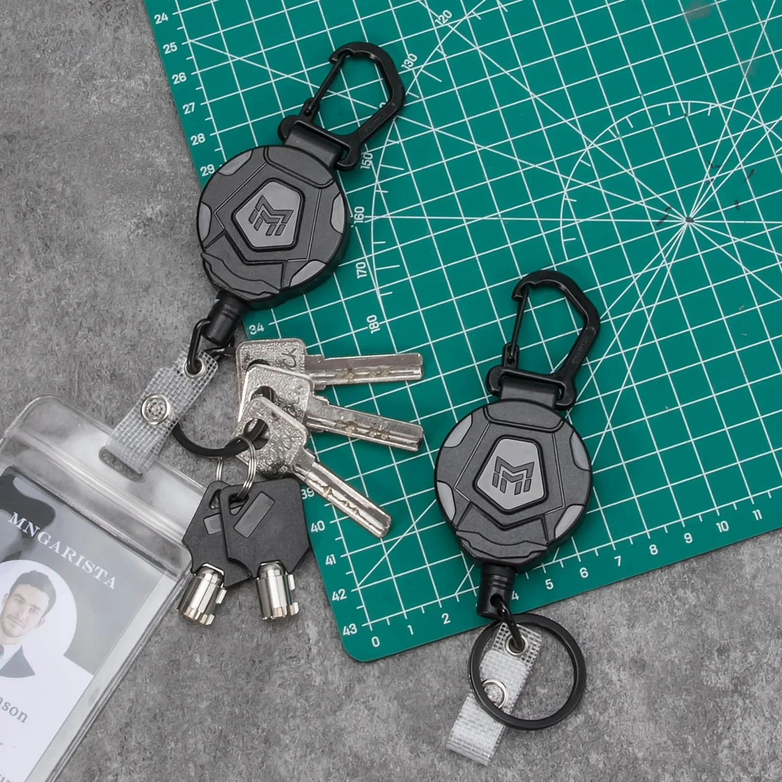 MNGARISTA Portachiavi retrattile da 2 pezzi, porta badge a moschettone per impieghi gravosi, bobina badge identificativo tattico con cavo retrattile in acciaio da 80 cm, 226 g - immagine 2