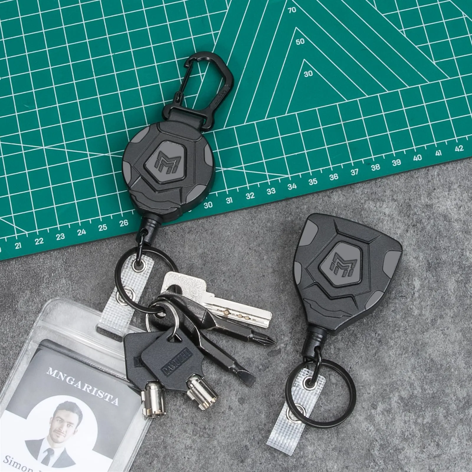 MNGARISTA Portachiavi retrattile per impieghi gravosi, versione con clip da cintura e moschettone, 226,8 g di ritrazione, 80 cm di corda d'acciaio, avvolgitore di badge, confezione da 2 pz - immagine 3