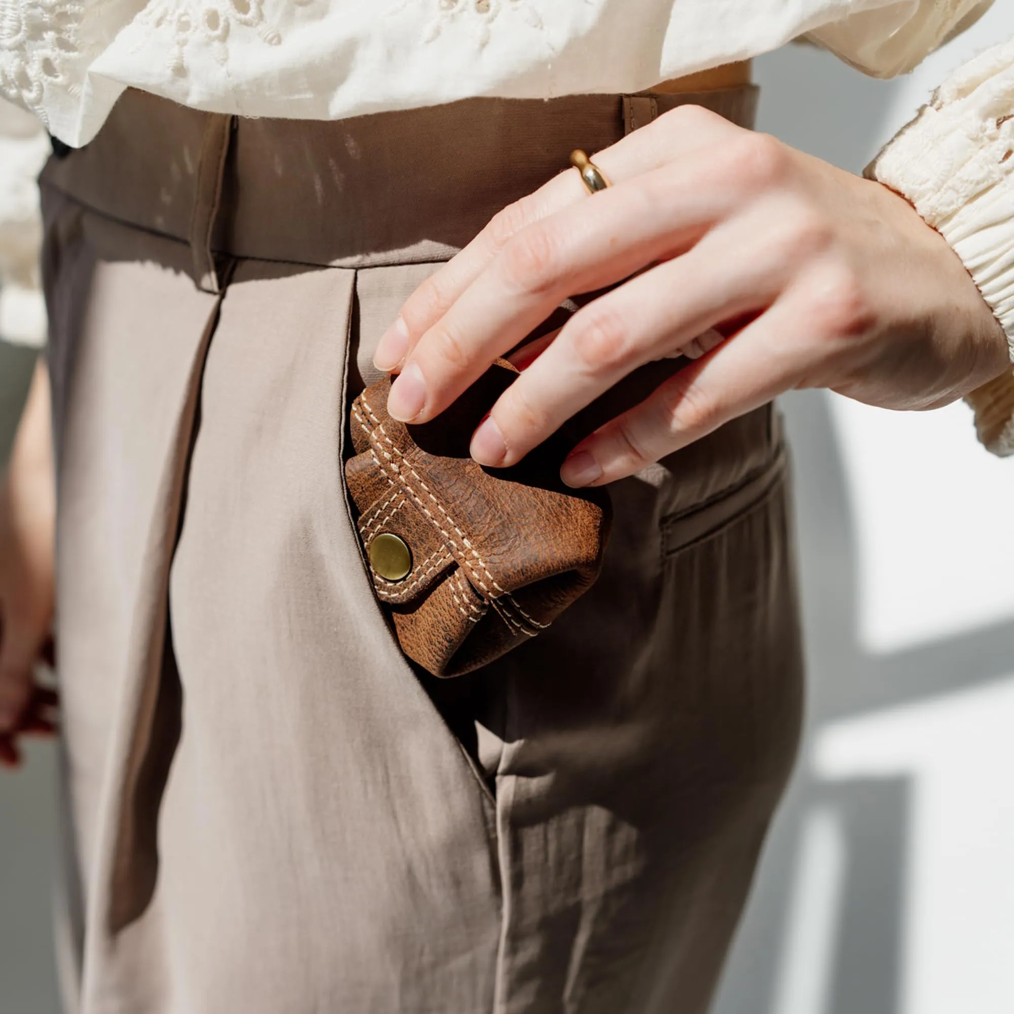 Berliner Bags Portamonete Lena Mini con Chiusura a Bottone in Vera Pelle - immagine 2