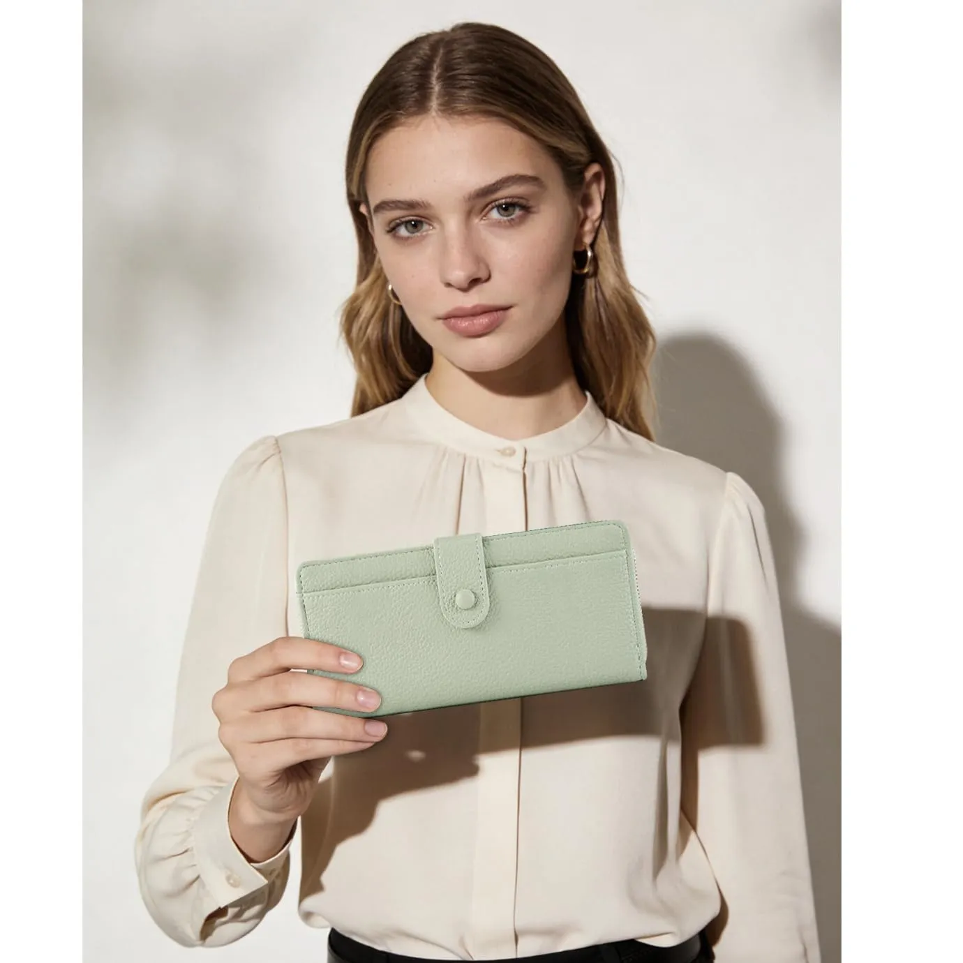 ANYWN Portafoglio da donna grande, in pelle sintetica liscia e morbida, formato lungo, con chiusura lampo e bottone automatico, portafoglio da donna con molti scomparti, verde chiaro, Classico - immagine 2