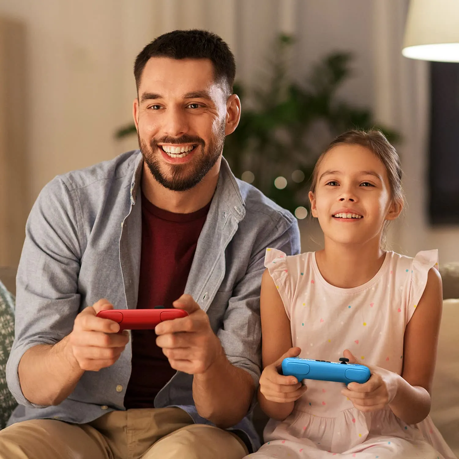 Grip Orzly compatibile con i Joy-Con del Nintendo Switch per un Comfort Extra (CONFEZIONE DOPPIA) - 2 Impugnature Universali (1 ROSSA + 1 AZZURRA) per i Joy-Con del Nintendo Switch - immagine 3