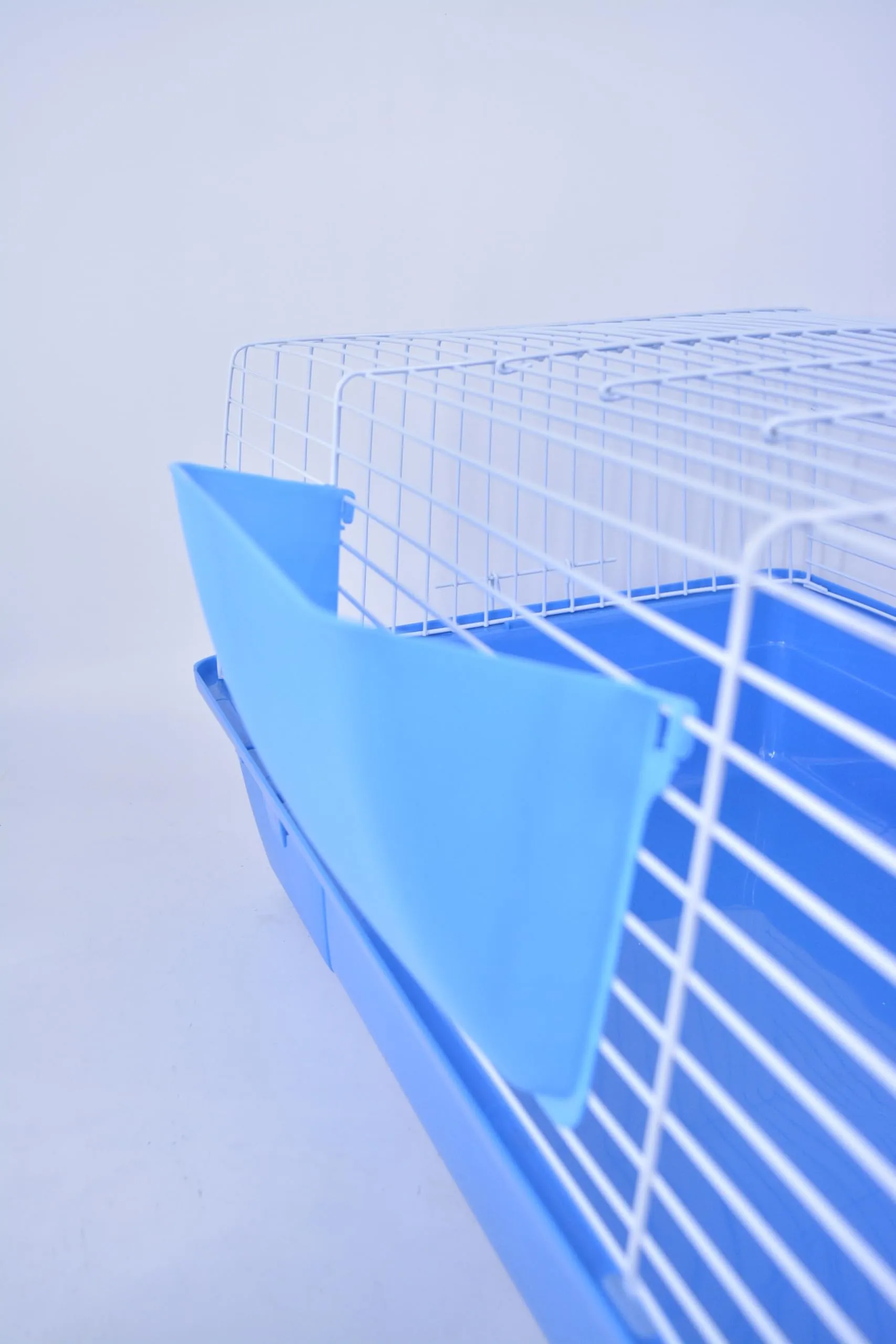 Pet's Solution - Gabbia per Coniglio Nano e Piccoli Roditori, con Portafieno e Doppia Apertura - Blu 84,5x48,5x37h cm - immagine 3
