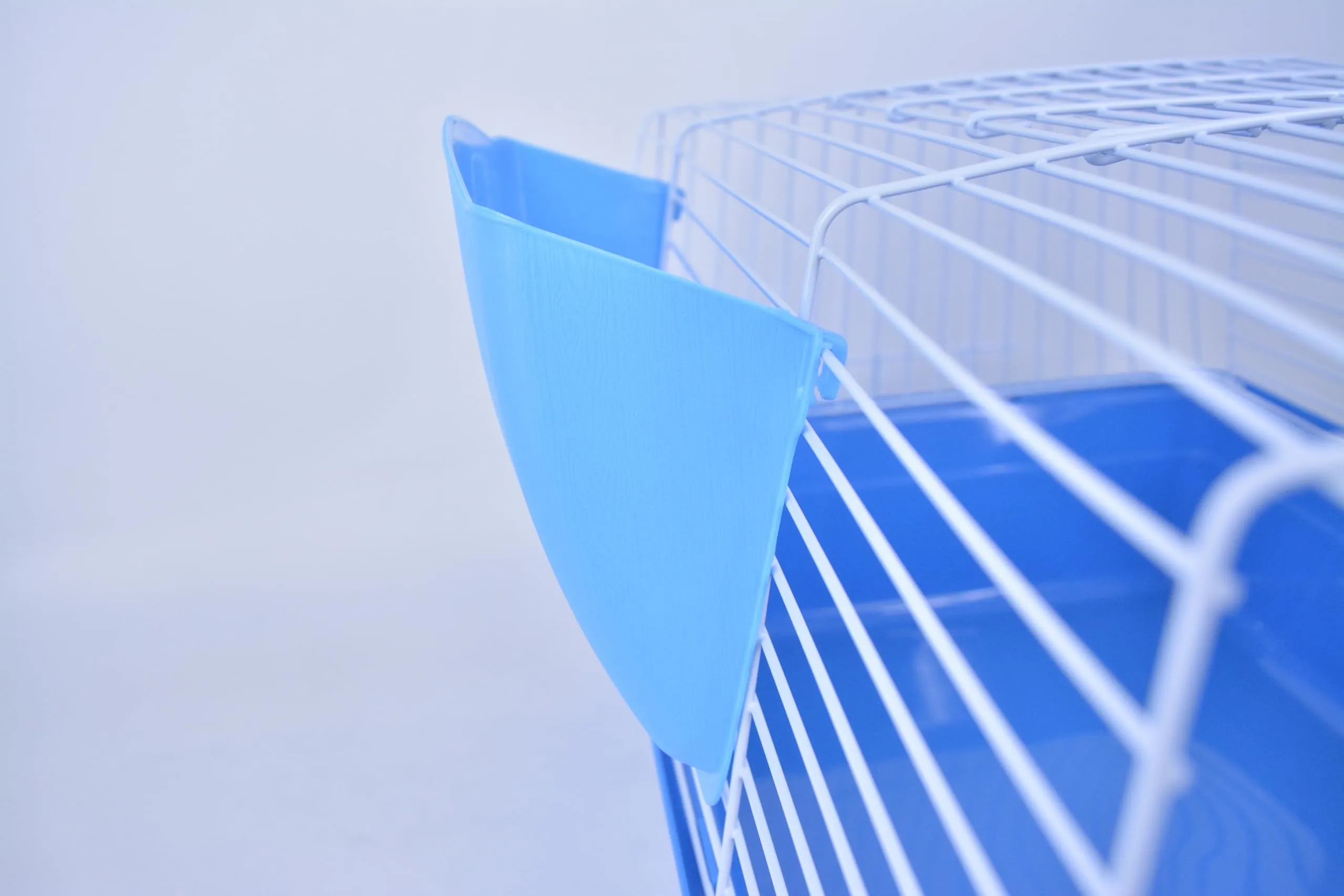Pet's Solution - Gabbia per Coniglio Nano e Piccoli Roditori, con Portafieno e Doppia Apertura - Blu 71x44x36,5h cm - immagine 5