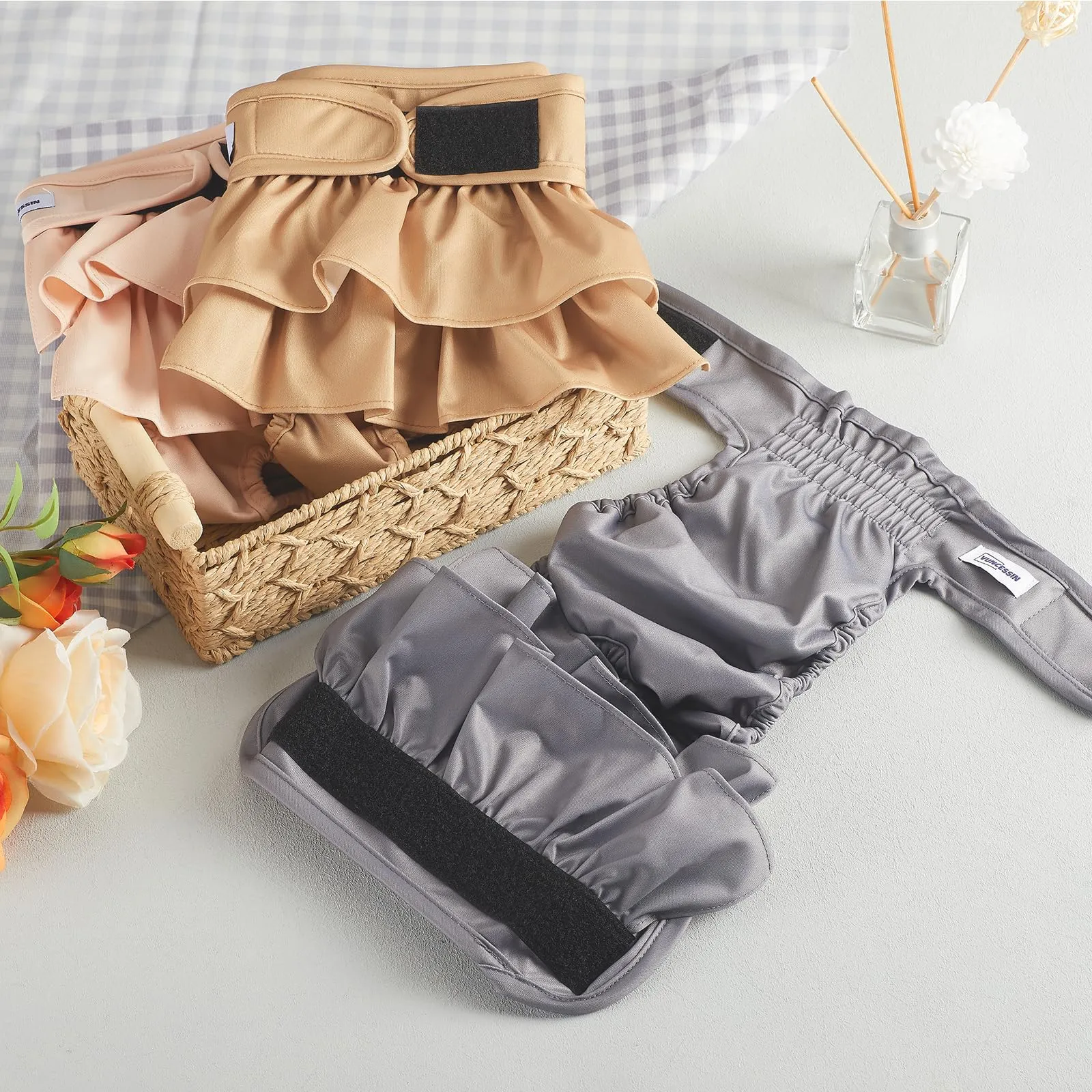 Pannolini riutilizzabili per cani femmina, lavabili, premium, confezione da 3, altamente assorbenti per cani di piccola taglia, per calore, incontinenza e addestramento dei cuccioli (S) - immagine 2