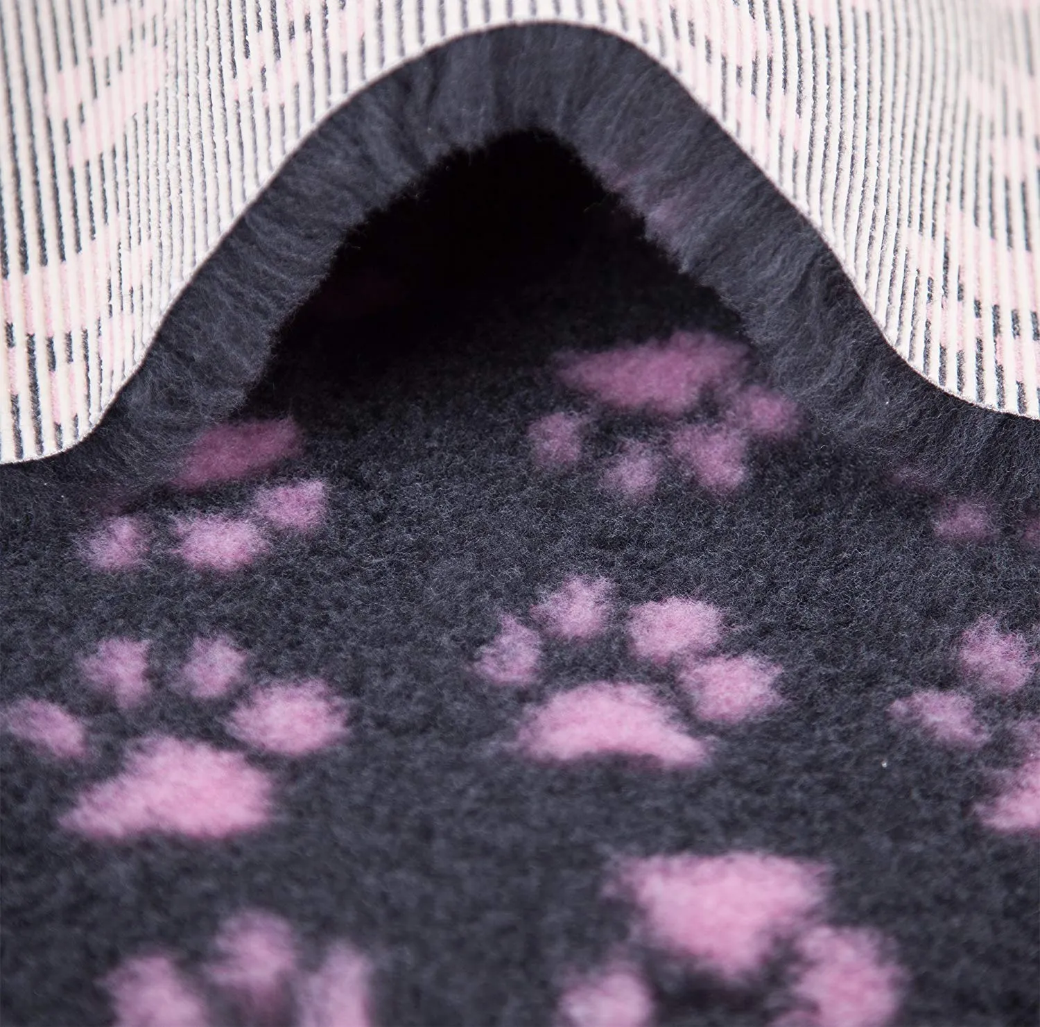 Profleece Non Slip Vet Bedding Originale Tappeto per Cani e Gatti Incontinenti, Anziani, Malati 100x75 Termoisolante, Filtra i Liquidi, Mantiene Il Pelo Asciutto. (Rosa) - immagine 3