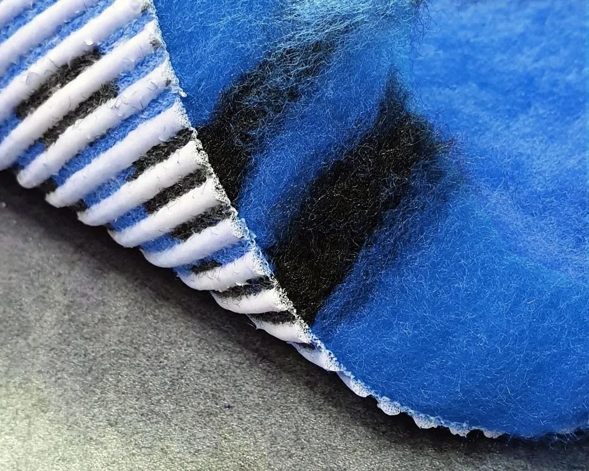 Profleece Non Slip Vet Bedding Originale 100 x 75 cm Tappeto per Cani e Gatti Incontinenti, Anziani, Malati Termoisolante, Filtra i Liquidi, Mantiene il Pelo Asciutto. (Azzurro Zampe Nere) - immagine 9