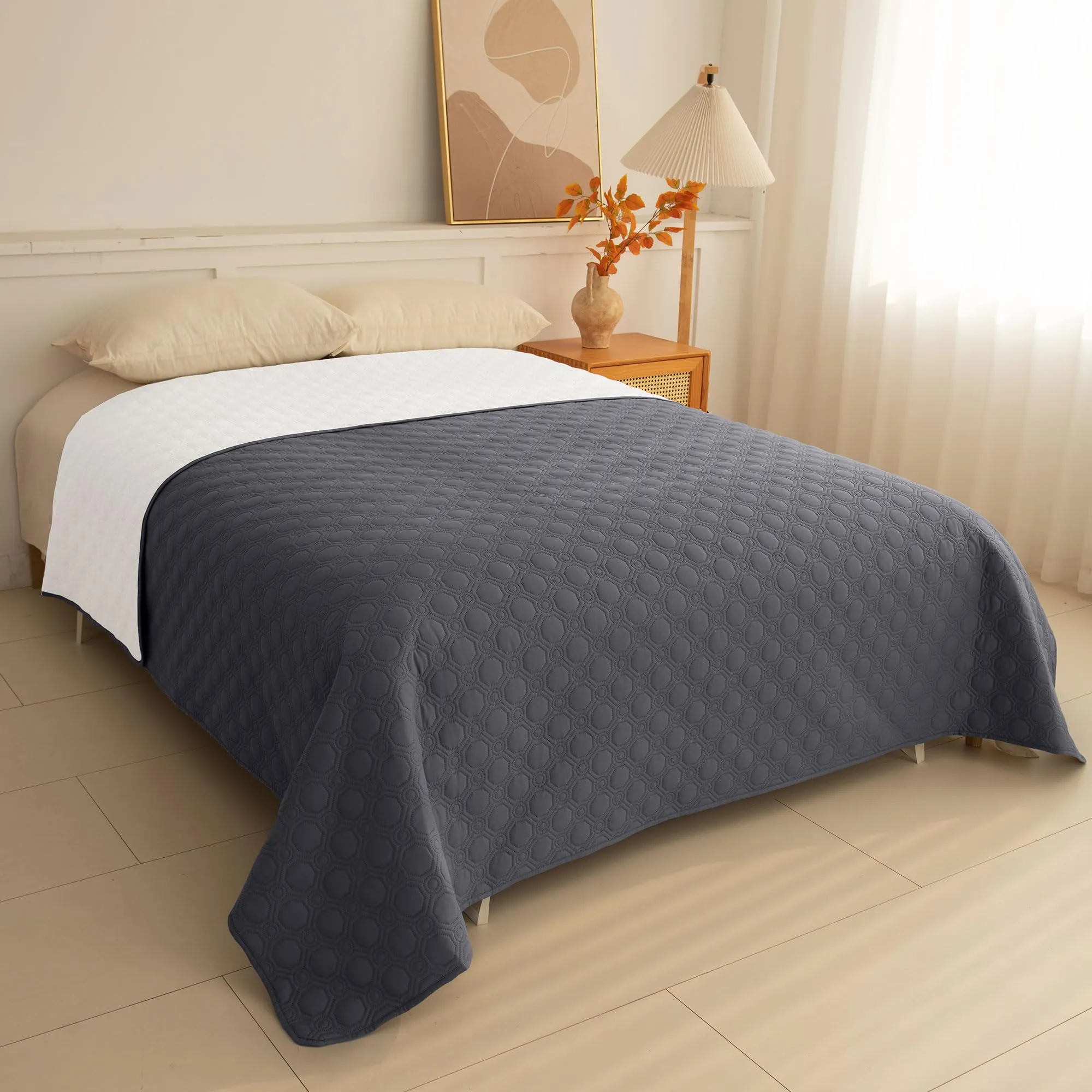TIANSHU Coperta Impermeabile per Letto e Divano, Copriletto Antiscivolo Lavabile a Doppia Faccia, Coperta Resistente per Cani e Gatti (208x208cm, Grigio) - immagine 1
