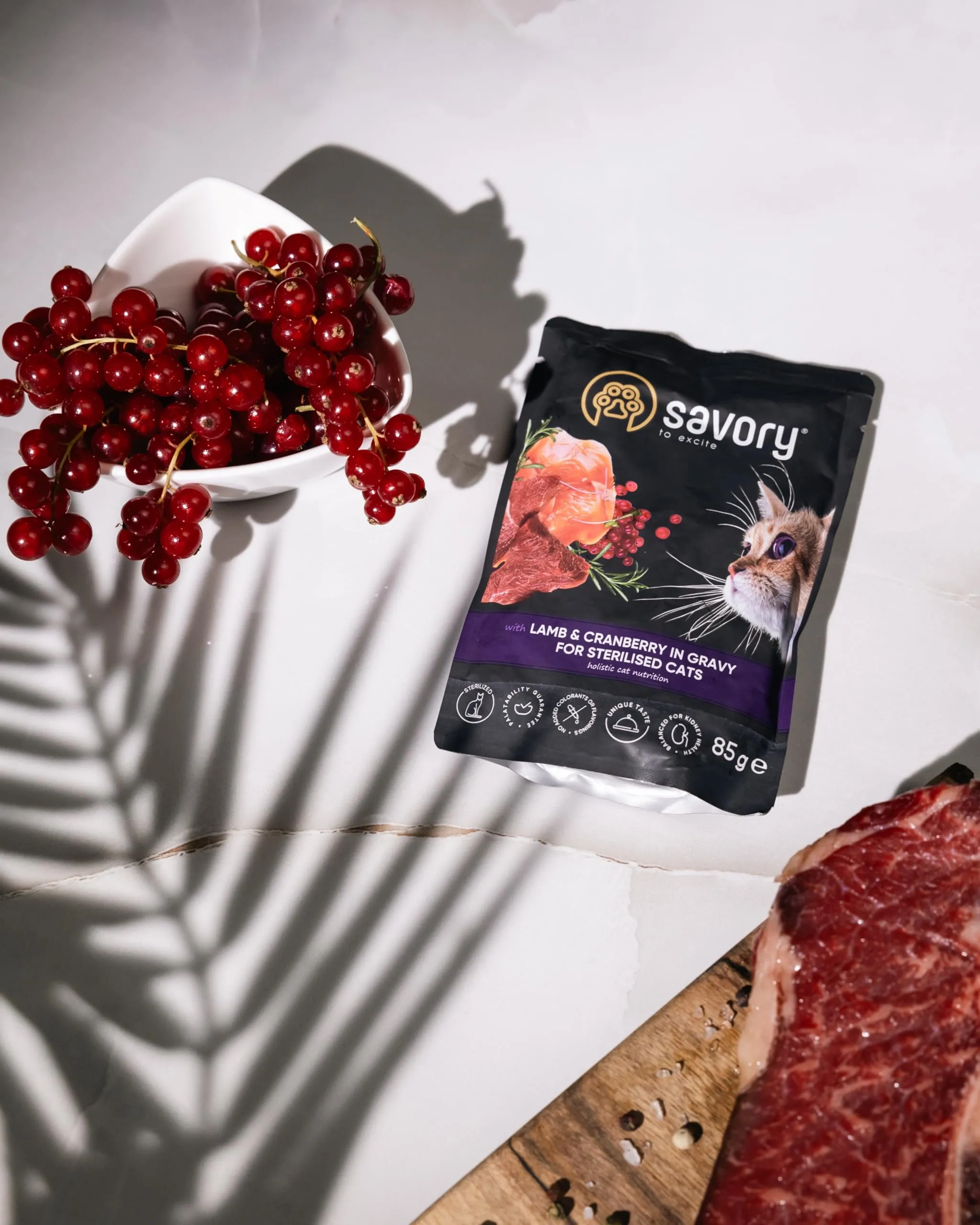 Savory - cibo umido per gatti - per Gatto adulto sterilizzato - Agnello e mirtilli rossi - pezzi di carne morbida, con taurina, vitamine E, D3, zinco - (24 x 85 g) - immagine 5