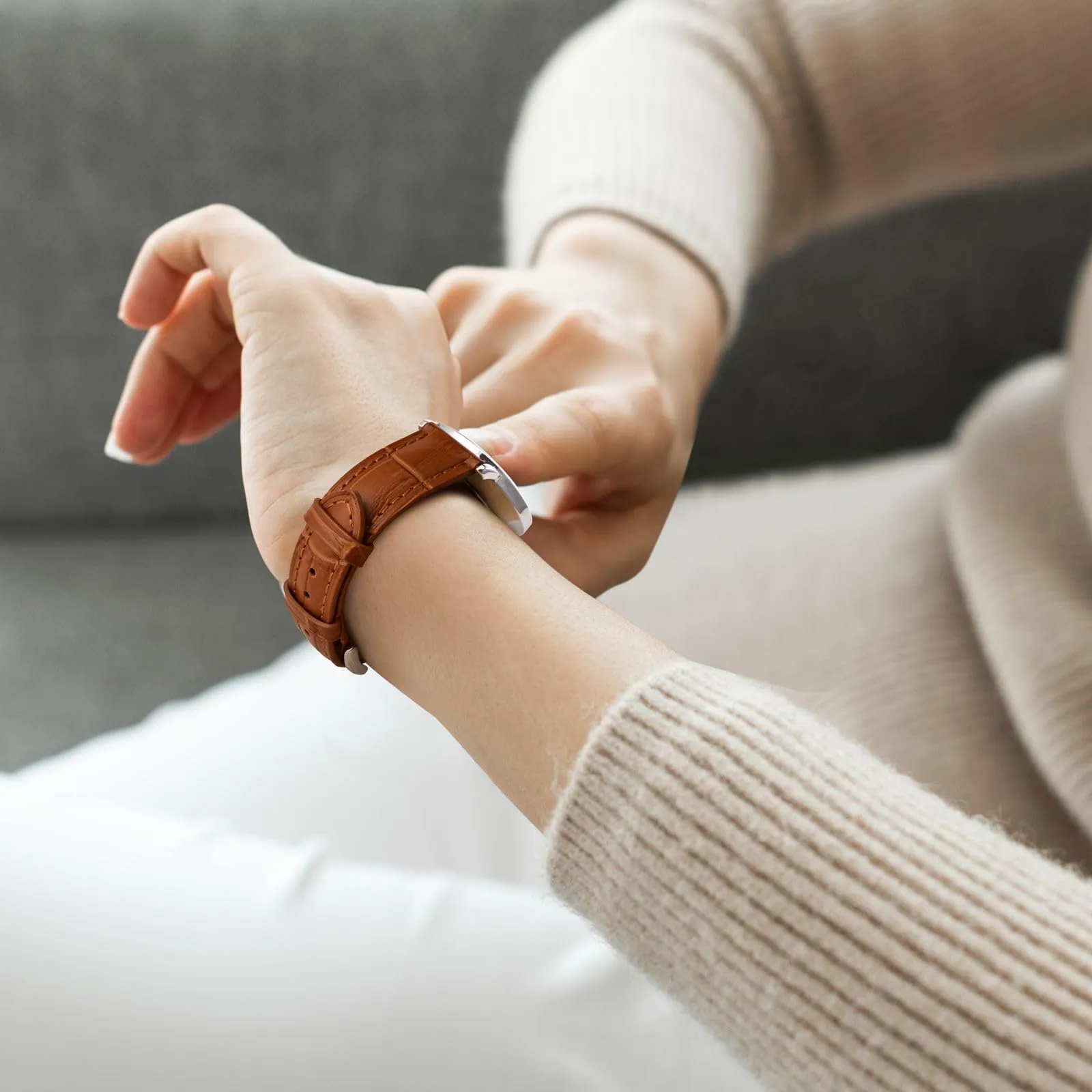 WOCCI 20mm Cinturino Orologio in Pelle da Donna, Grana di Alligatore Goffrata, Pelle Fiore Superiore, Sgancio Rapido, Fibbia Oro (Marrone Caramello) - immagine 6