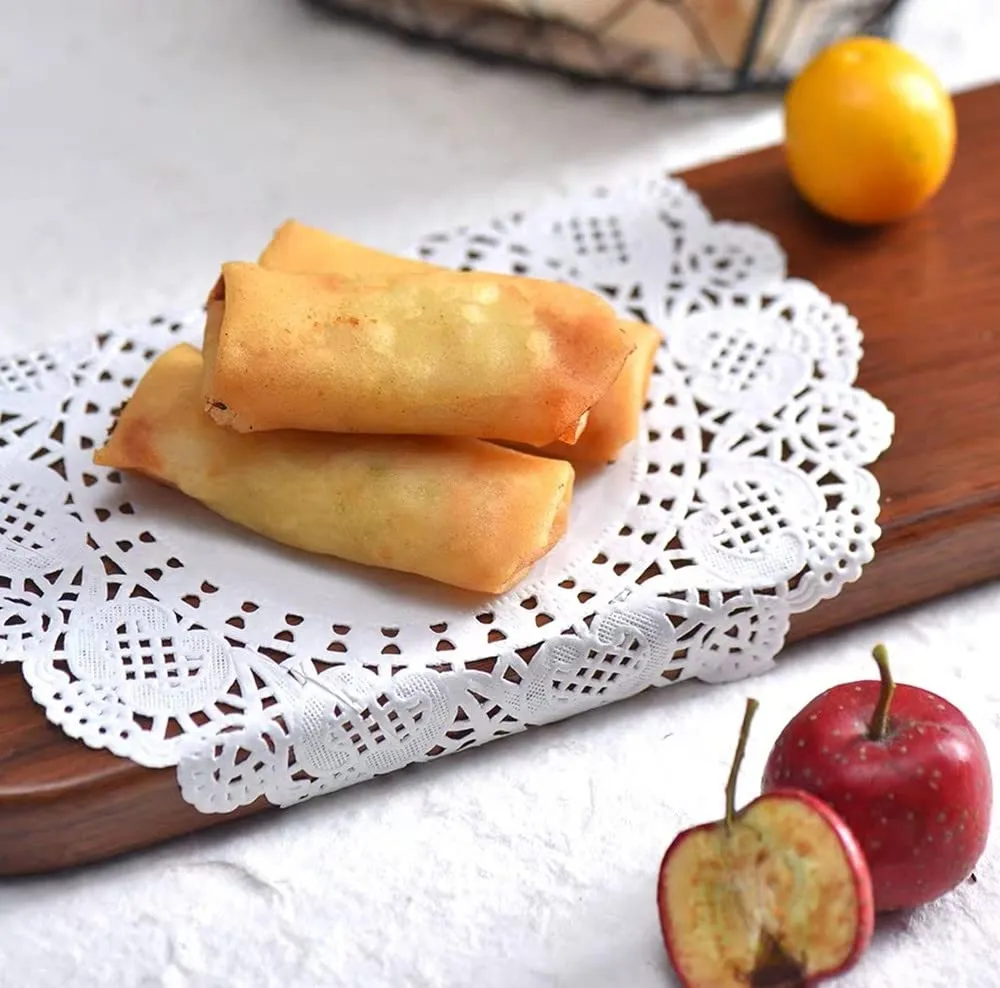 100 pezzi Centrini usa e getta in pizzo bianco, Centrini di Carta Rotondo da 6,5 pollici carta per stuoia per torte per matrimoni, compleanni, torte, dessert, decorazioni per alimenti - immagine 4