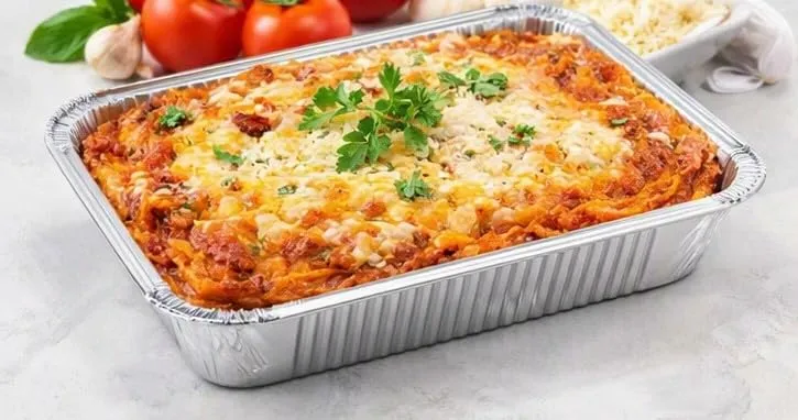 Generico 25/50/100 Vaschette in Alluminio VARIE DIMENSIONI bordo G | Argentate contenitori per Alimenti USA e Getta, teglie in Alluminio per Takeaway (50pz 4 porzioni 24x18x4,2cm) - immagine 3