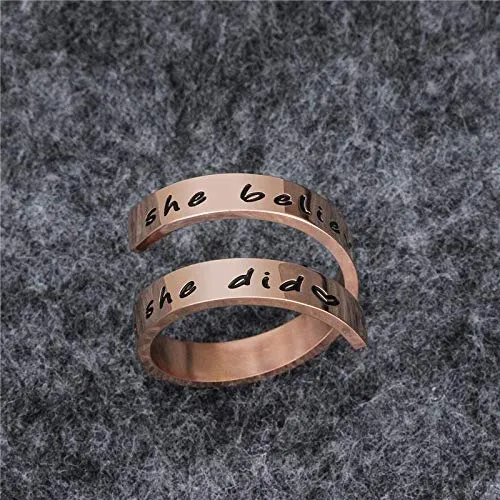 Kucheed Anelli Regolabili, Gioielli Ispirati All'anello Sono Abbastanza Inciso,Anello di Torsione a Spirale in Acciaio Inossidabile,Regali di Laurea di Compleanno per Ragazze Ragazzi Donne Uomini - immagine 5
