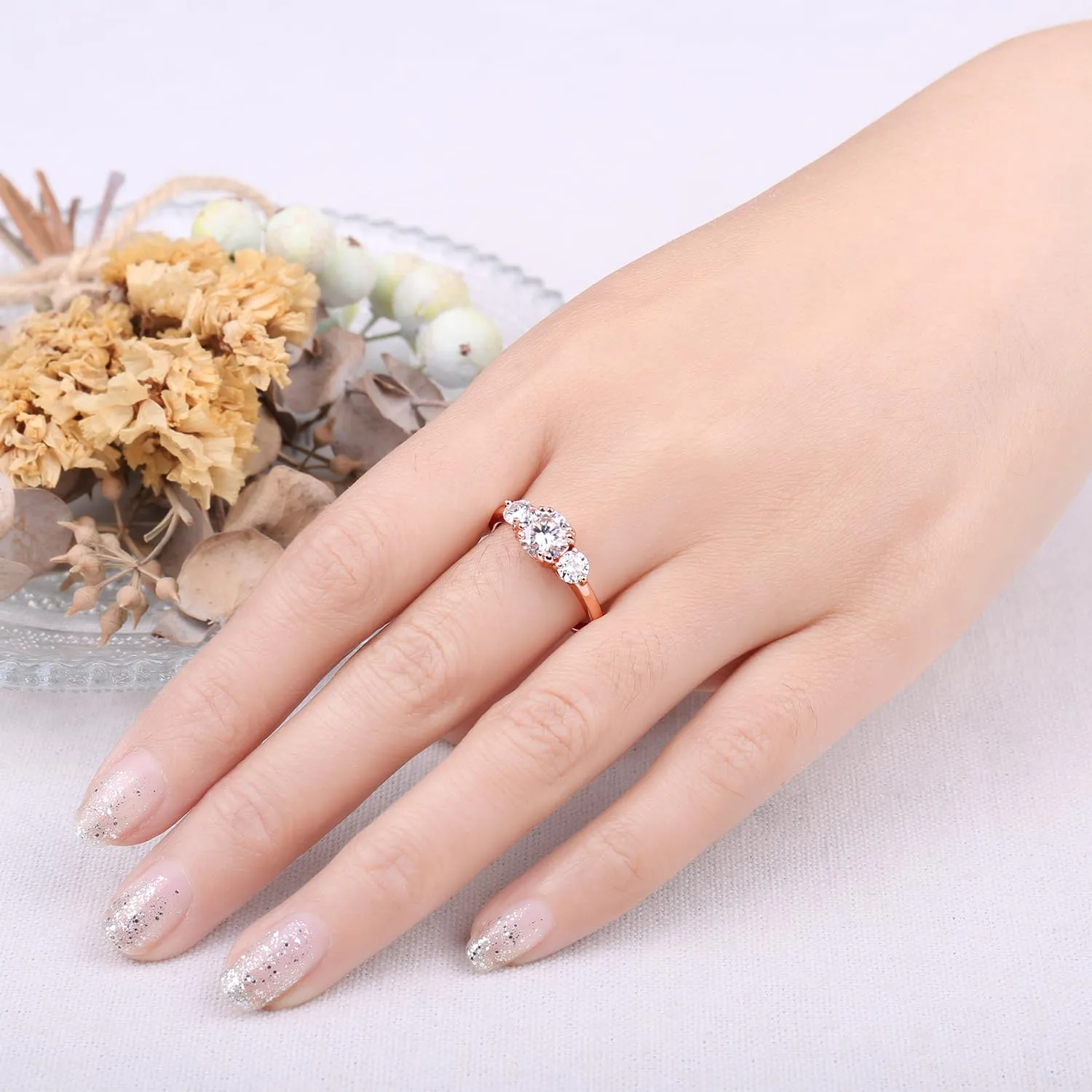 JewelryPalace 1ct Classico Anello a Tre Pietre Donna placcato oro rosa 14K con Cubica Zirconia, Anelli Donna con Pietra Rotondo, Fede Nuziale in Oro Rosa Anello Matrimonio Set Gioielli Donna 11.5 - immagine 4