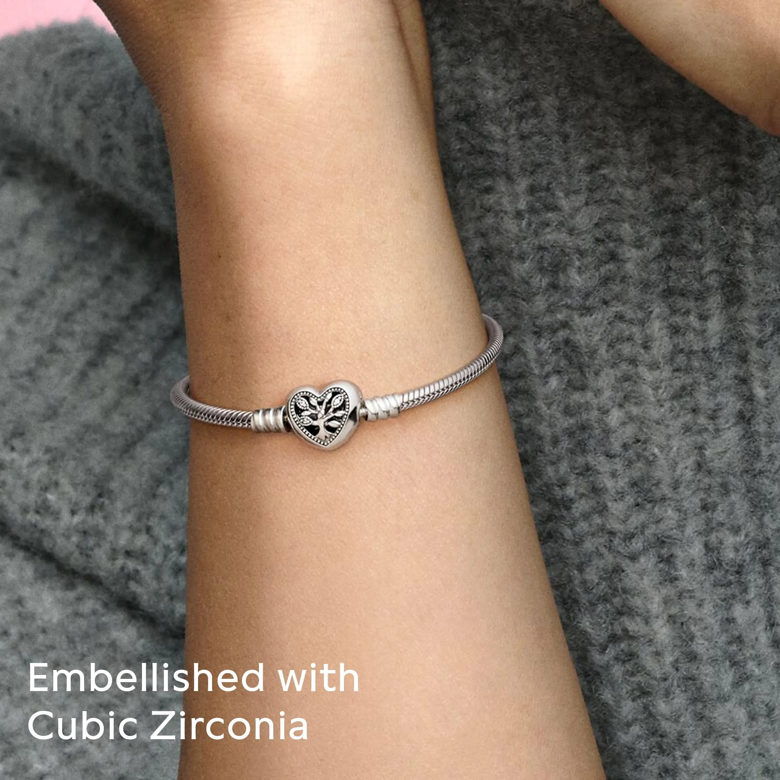 PANDORA Braccialetto con albero e scritta Family in maglia snake e chiusura a forma di cuore, 20 - immagine 7