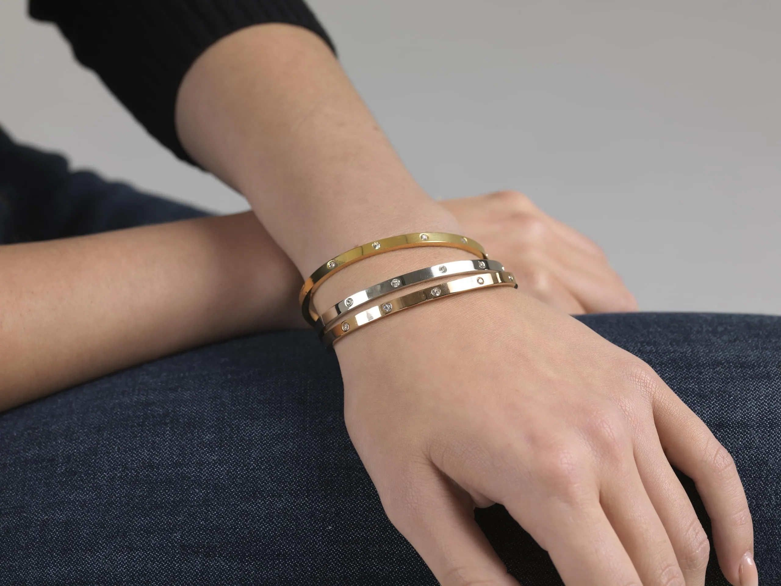 inSCINTILLE Bangle Bracciale Rigido Donna Uomo in Acciaio Inossidabile, Confezione Regalo Donna Uomo Inclusa, Braccialetti Bangles a Cerchio (Oro Punti Luce, Altezza 6mm - Circonferenza 21cm) - immagine 8