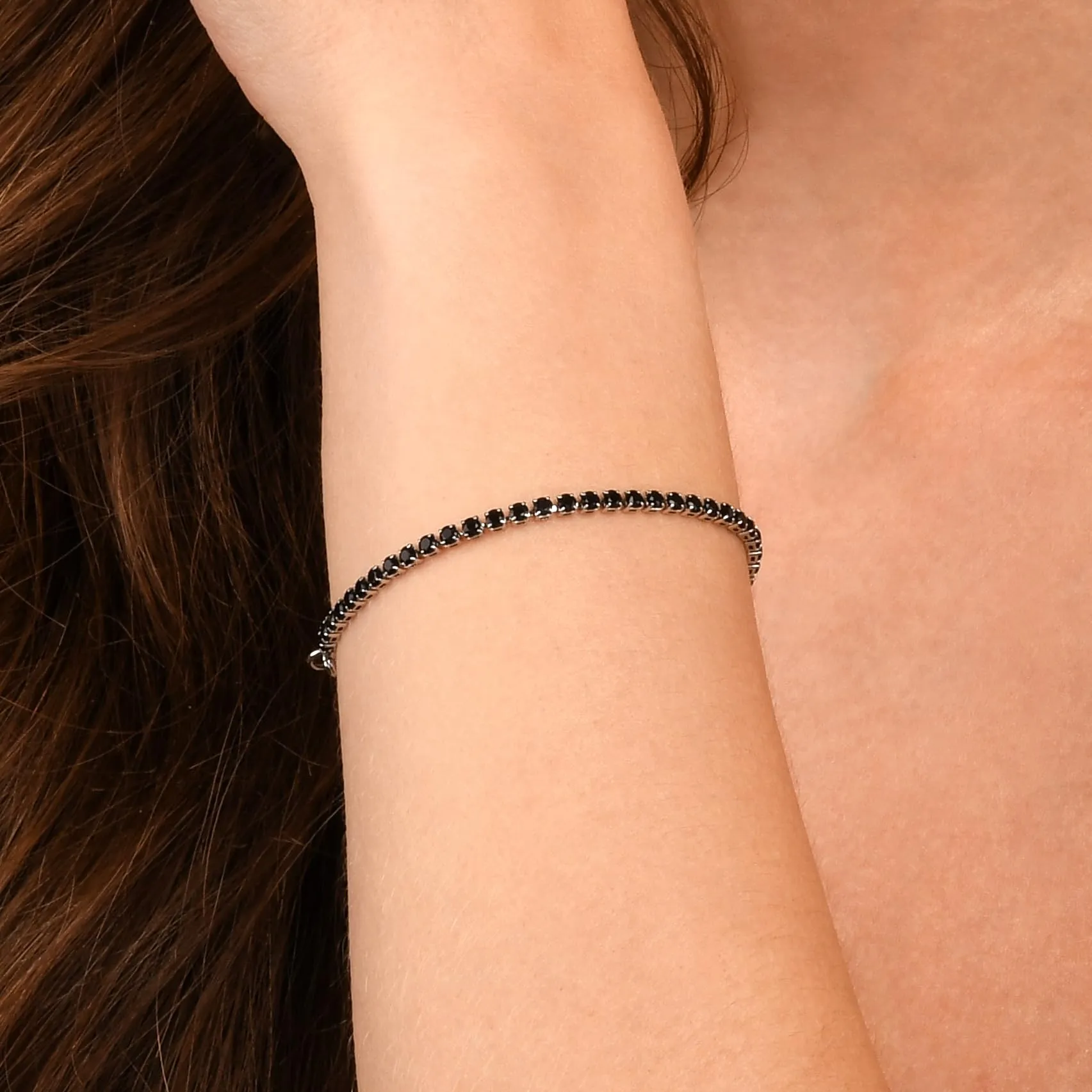 ZAVANA Bracciale Tennis Donna Argento Nero 2,5 mm – Bracciale Zirconi Elegante Sottile, Moda Donna Economico, Chiusura Moschettone 16,5 cm, Regalo Donna - immagine 2