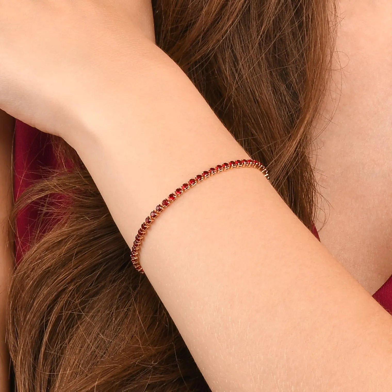 ZAVANA Bracciale Tennis Donna Oro Rosso 2,5 mm – Bracciale Zirconi Elegante Sottile, Moda Donna Economico, Chiusura Moschettone 17,8 cm, Regalo Donna - immagine 2