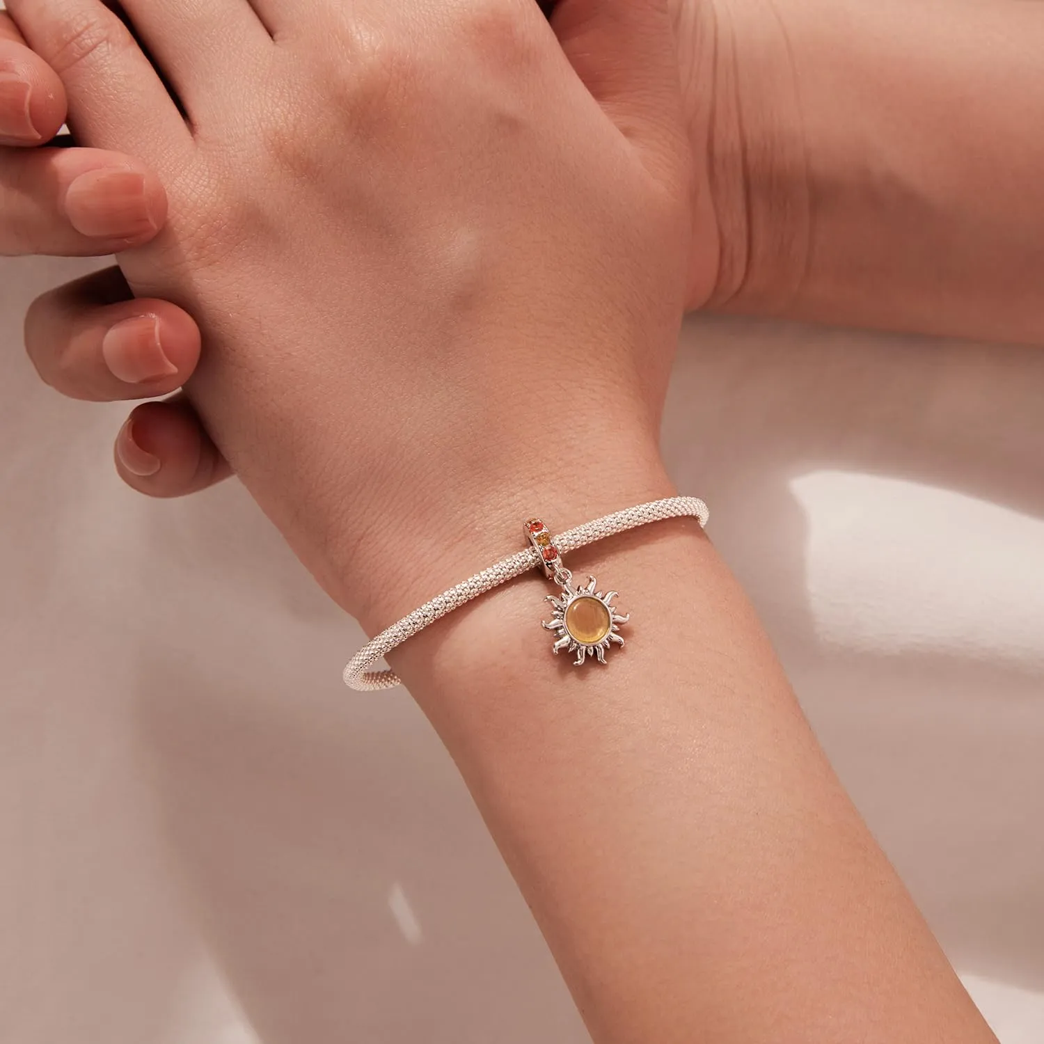 SOUTHPLUS Ciondoli Argento Sterling 925 con Cubic Zirconia Pendenti,Charms per Bracciali,con Braccialetti e Collane Europei, Perfetto Regali per Moglie e Ragazze (Piccolo Sole) - immagine 2
