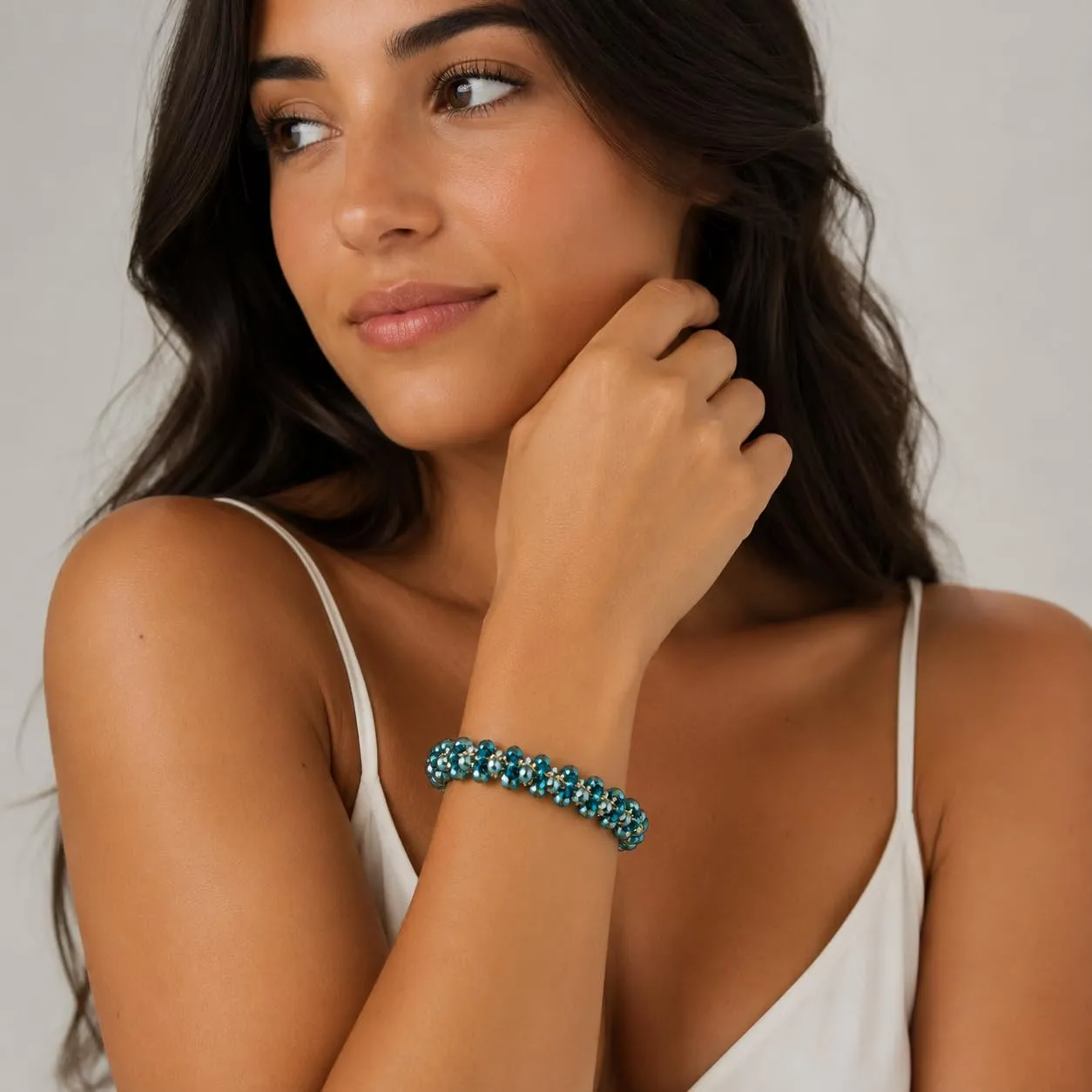 SAGA GIOIELLI® Bracciale donna elastico con cristalli sfaccettati – Bracciale elasticizzato - Confezione Regalo - Idea regalo - Regalo compleanno (VERDE OTTANIO) - immagine 3