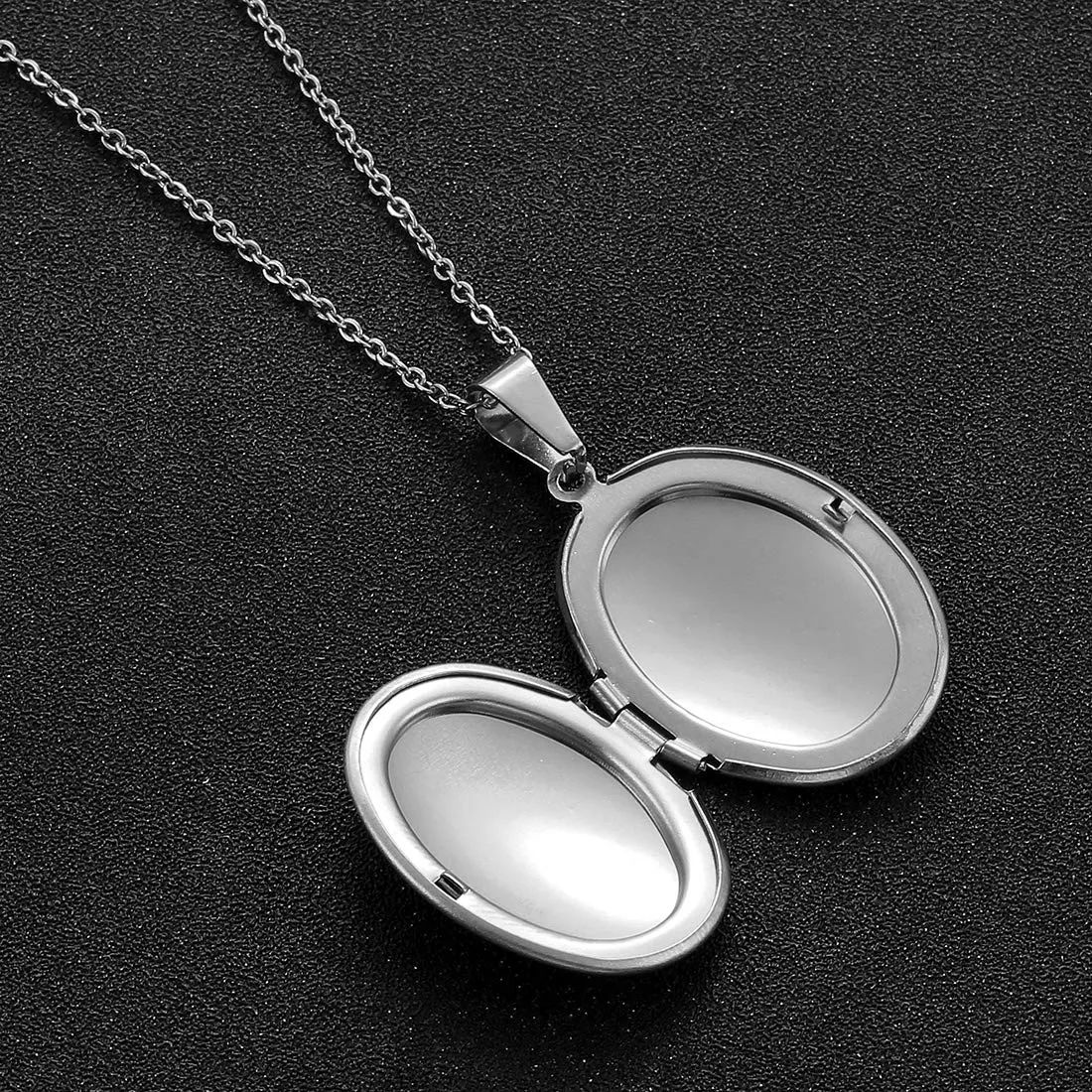 RWQIAN Collana di Foto Personalizzata per le Donne Ragazze Coppia in Acciaio Inossidabile Ovale argento Locket Portafoto Pendente Incisione Testo Collane Gioielli - immagine 3