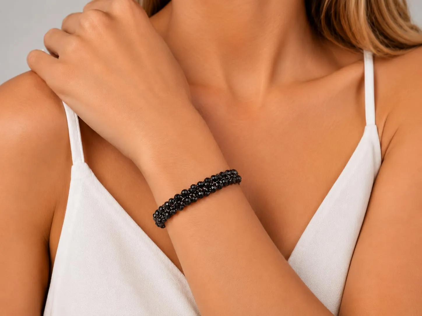 SAGA GIOIELLI® Bracciale donna elastico con cristalli sfaccettati – Bracciale elasticizzato - Confezione Regalo - Idea regalo - Regalo compleanno (NERO) - immagine 3