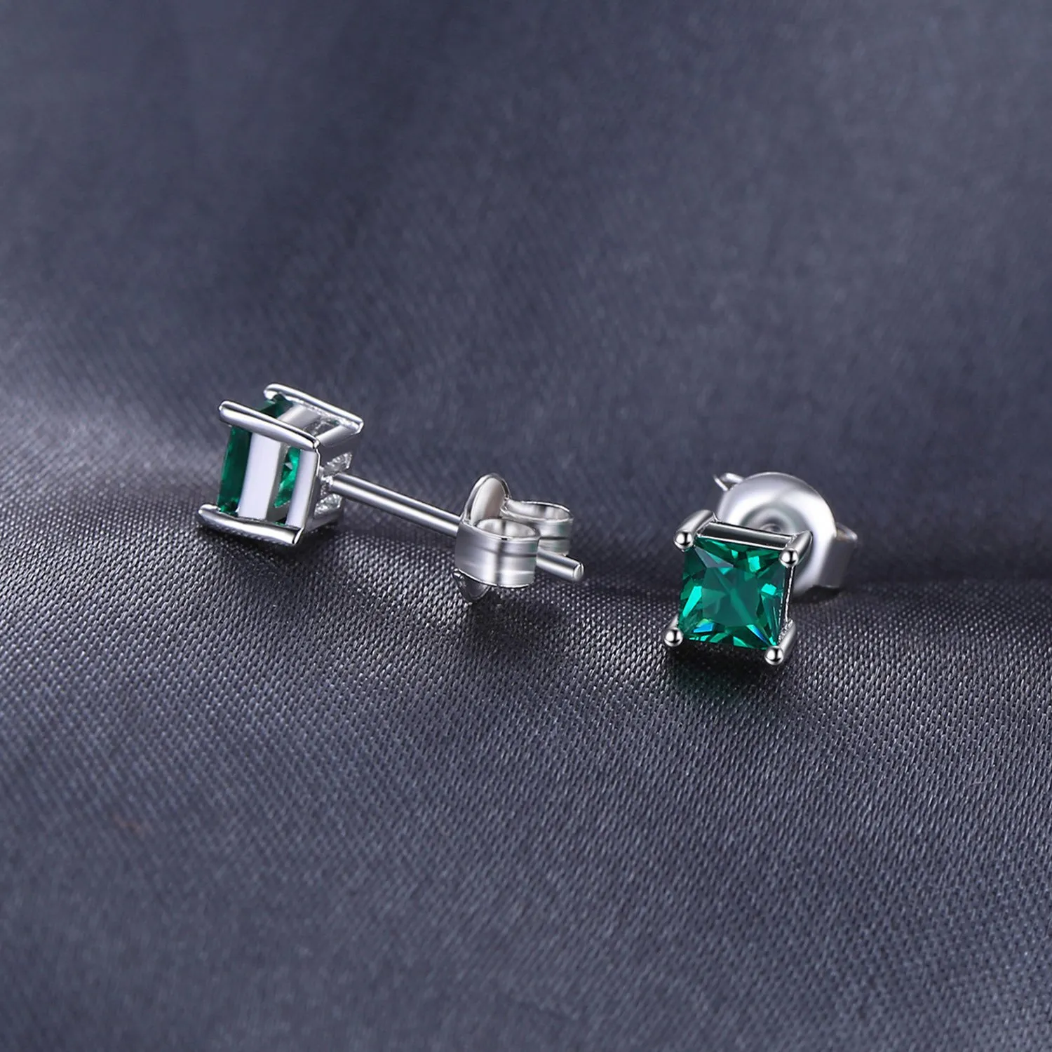 JewelryPalace Orecchini a Lobo Argento 925 Con Simulato Smeraldo Verde, Piercing a Bottone Con Pietre a Taglio Principessa, Set Gioielli Donna Verdi e Argento - immagine 4